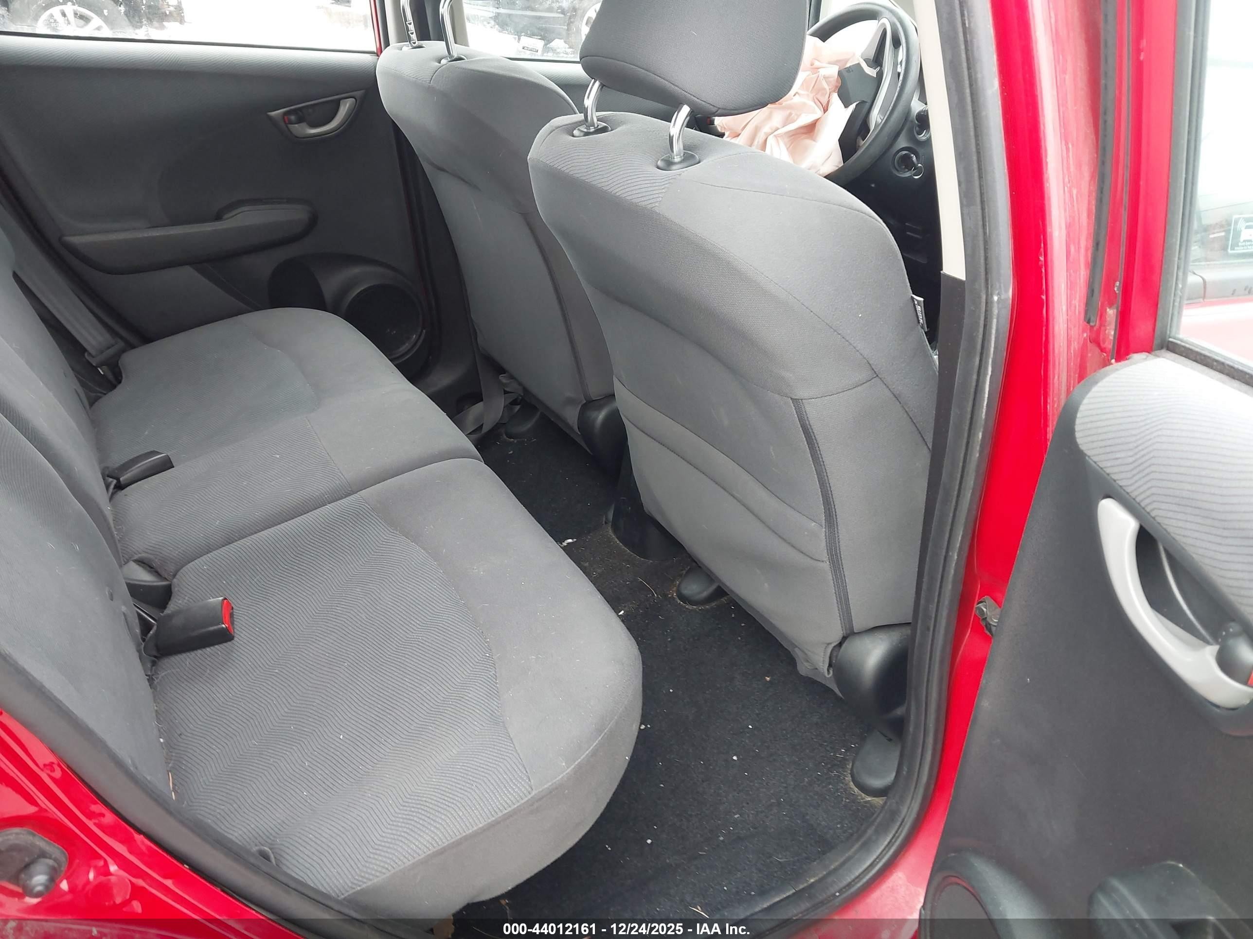 2013 Honda Fit   Red vin: JHMGE8H32DC001702