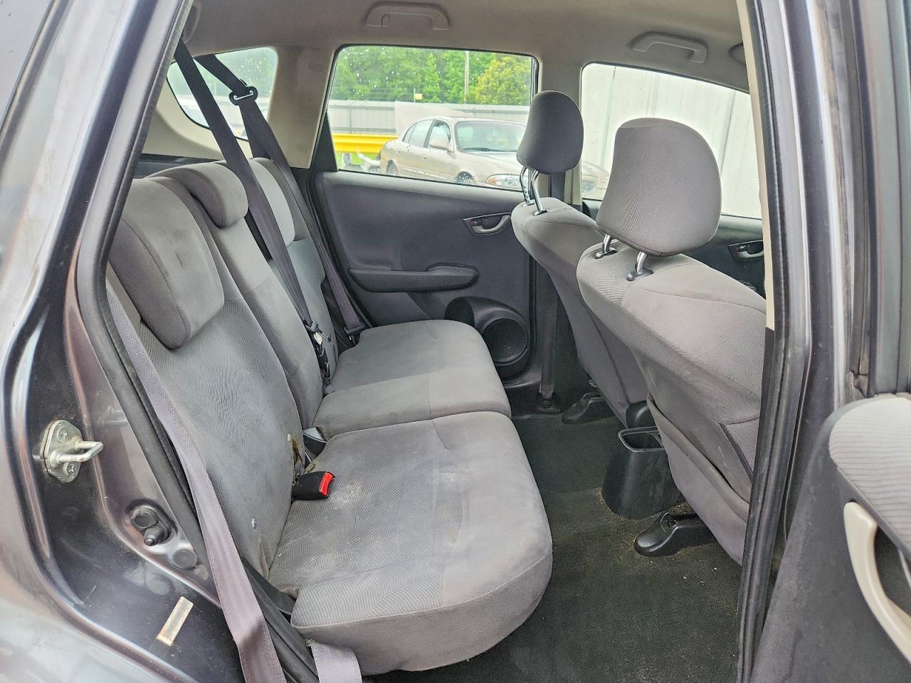 2013 Honda Fit Silver vin: JHMGE8H32DC008178