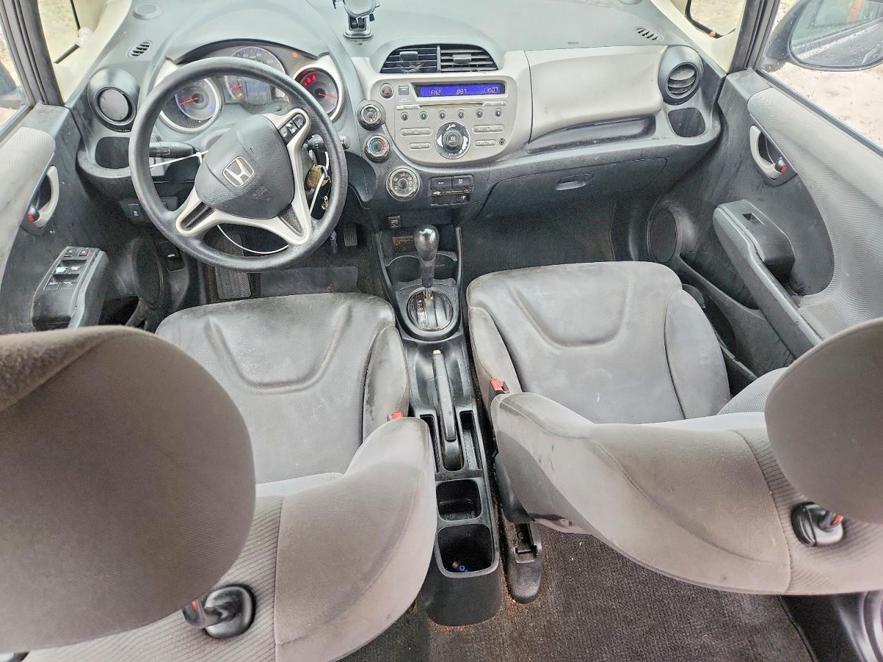 2013 Honda Fit Silver vin: JHMGE8H32DC008178