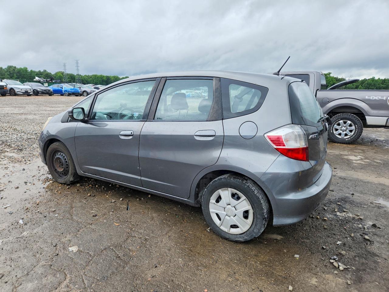 2013 Honda Fit Silver vin: JHMGE8H32DC008178