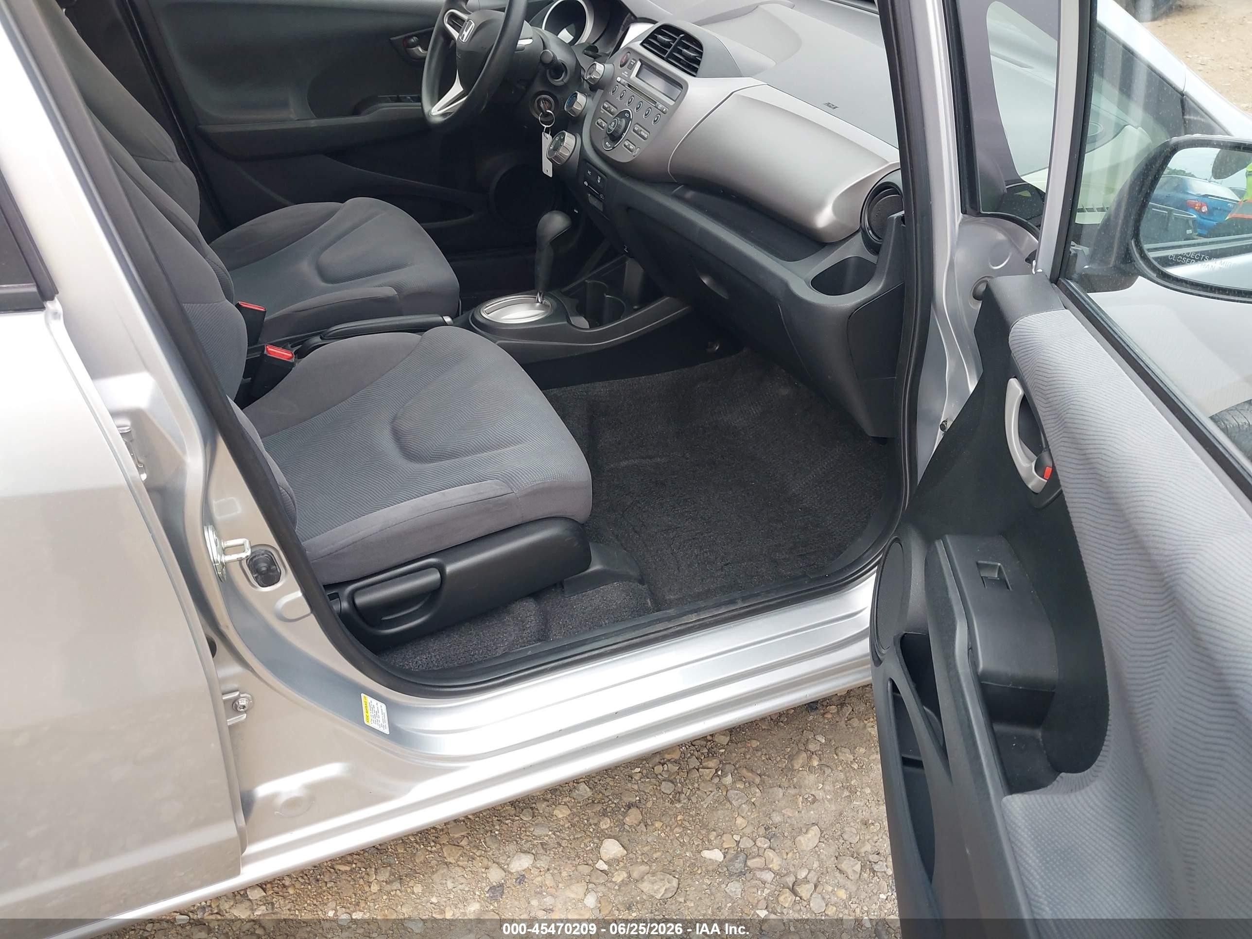 2013 Honda Fit Gray vin: JHMGE8H32DC026342