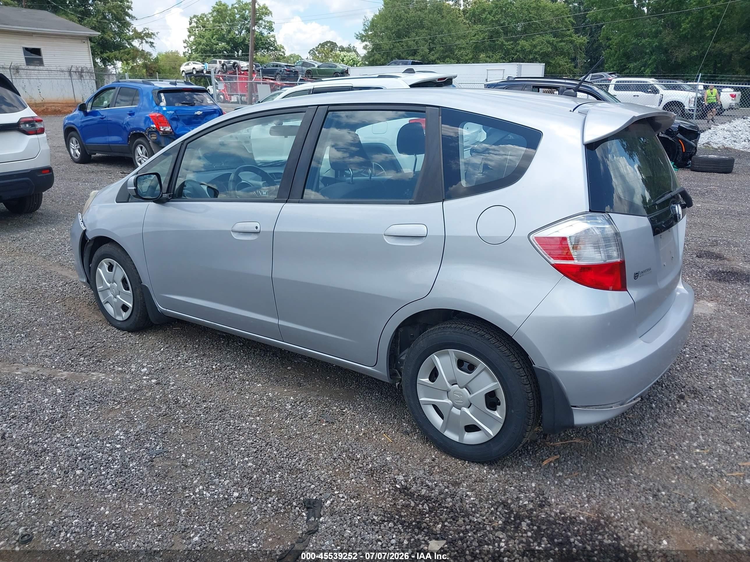 2013 Honda Fit   Серебряный vin: JHMGE8H32DC036207