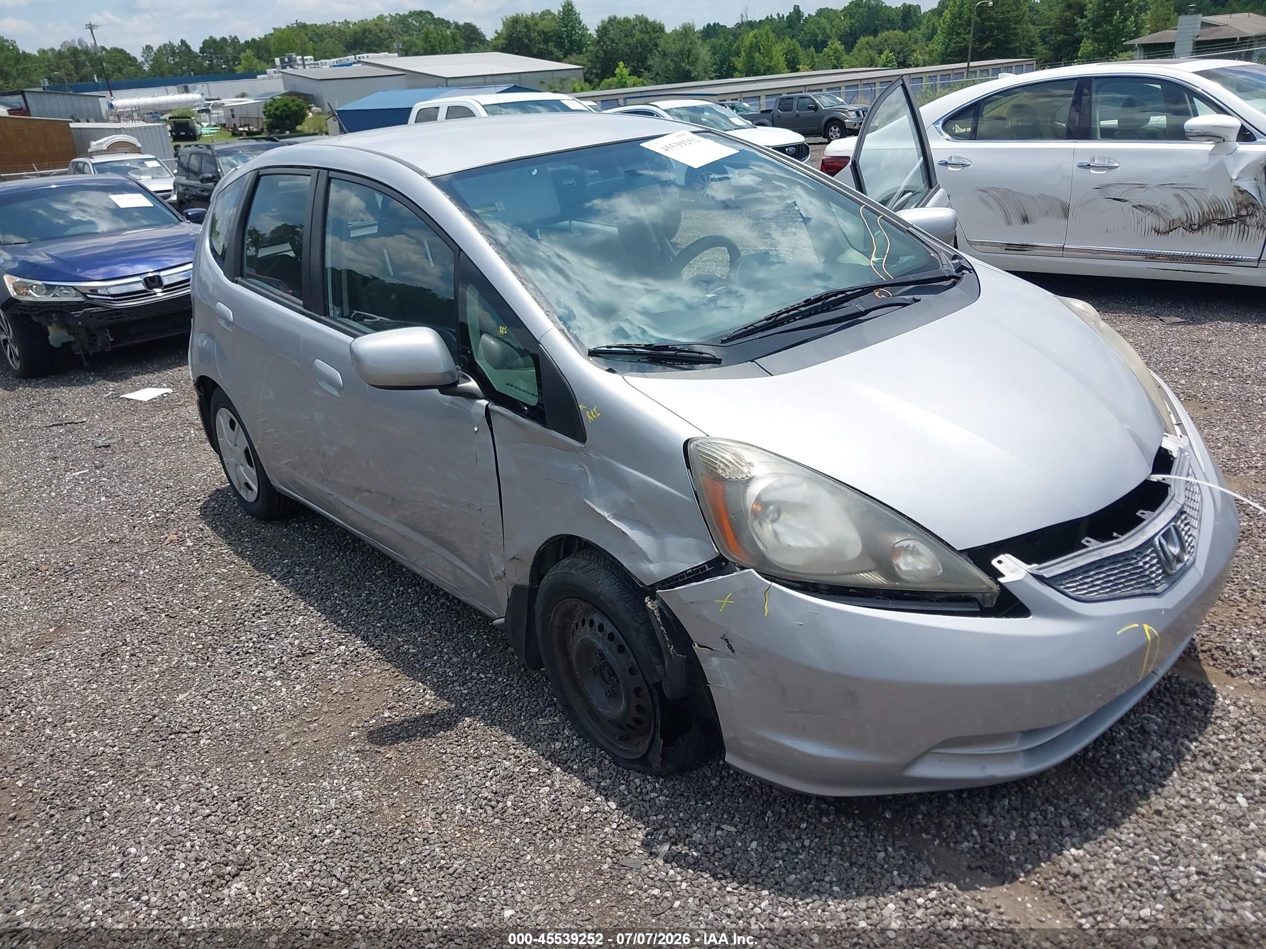 2013 Honda Fit   Серебряный vin: JHMGE8H32DC036207