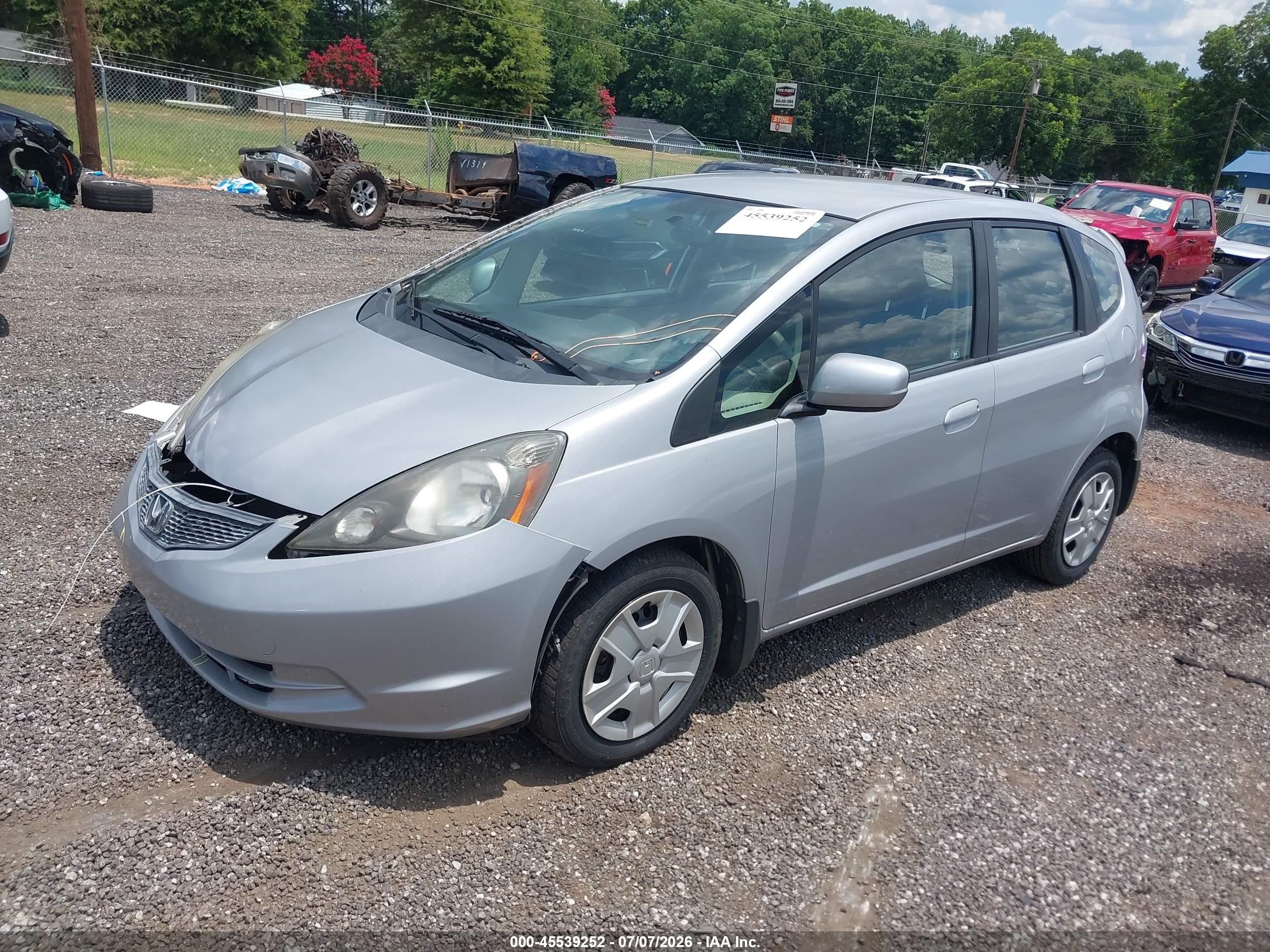 2013 Honda Fit   Серебряный vin: JHMGE8H32DC036207