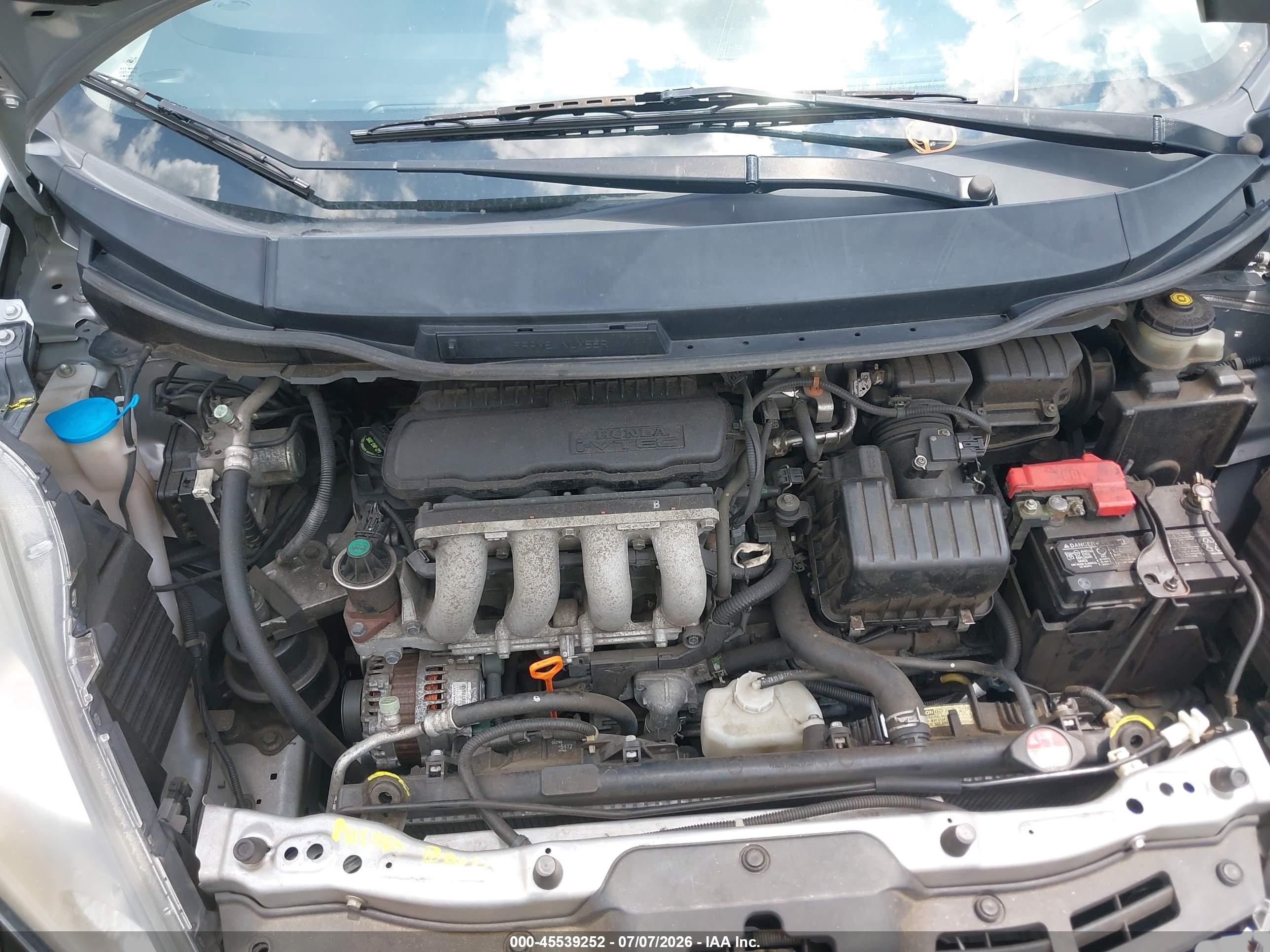 2013 Honda Fit   Серебряный vin: JHMGE8H32DC036207