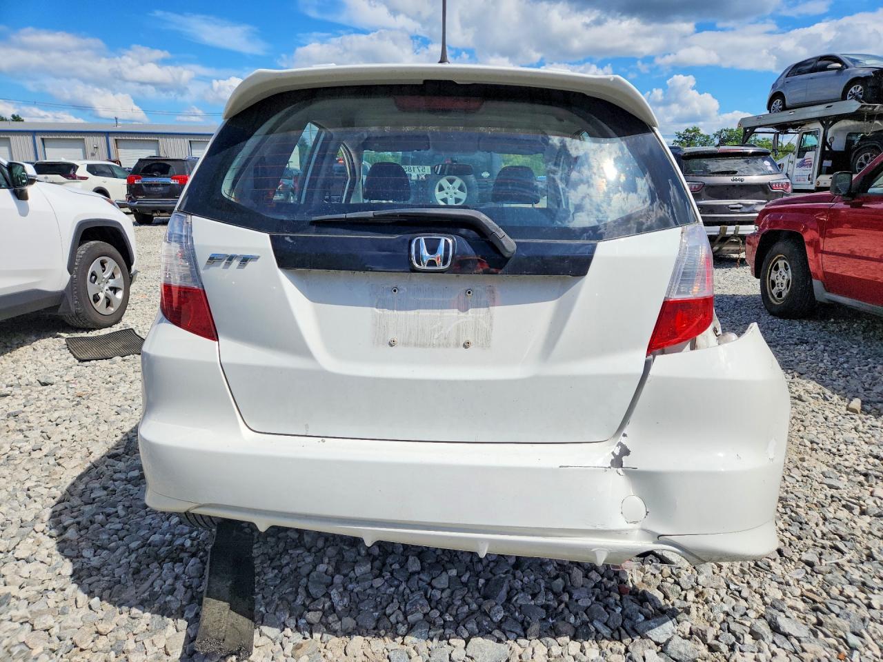 2013 Honda Fit White vin: JHMGE8H32DC037017