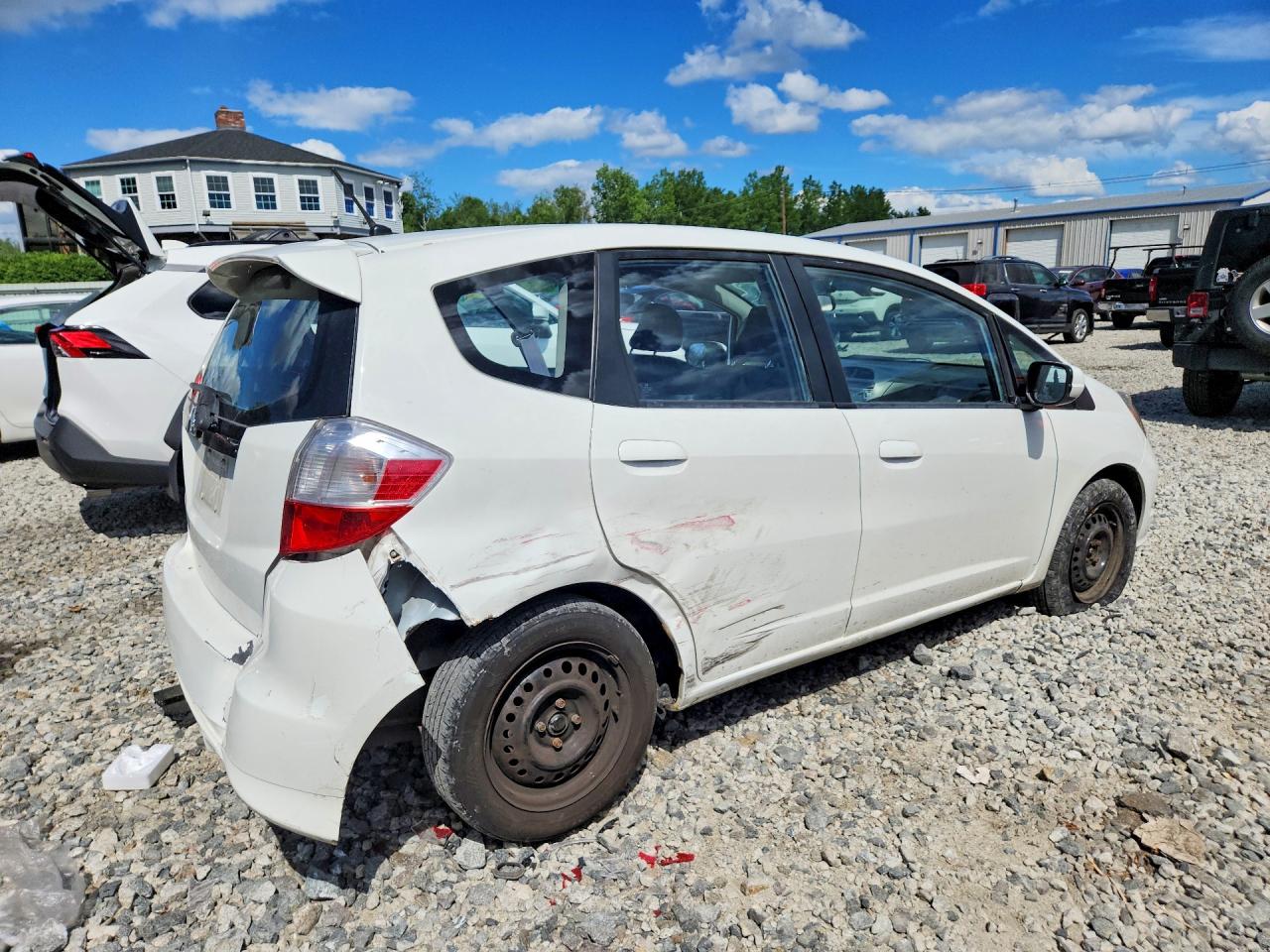 2013 Honda Fit White vin: JHMGE8H32DC037017