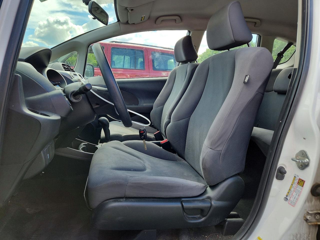 2013 Honda Fit White vin: JHMGE8H32DC037017