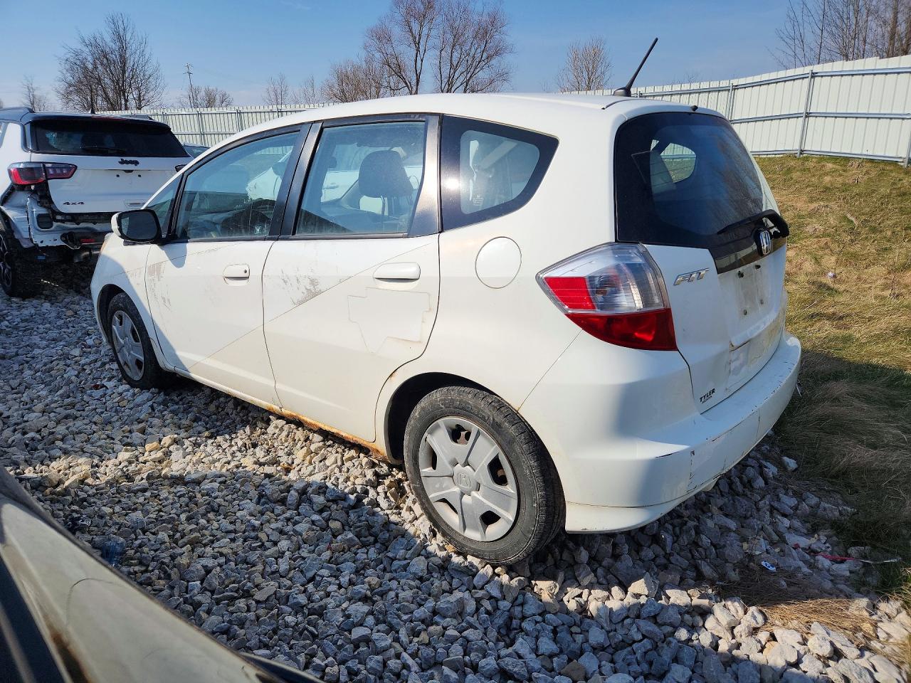 2013 Honda Fit Белый vin: JHMGE8H32DC048938