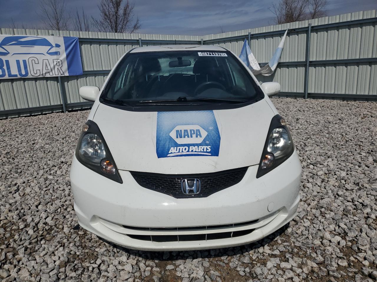 2013 Honda Fit Белый vin: JHMGE8H32DC048938 Damage: Hood, Heavy Scratch, 1 To 2 Inches
