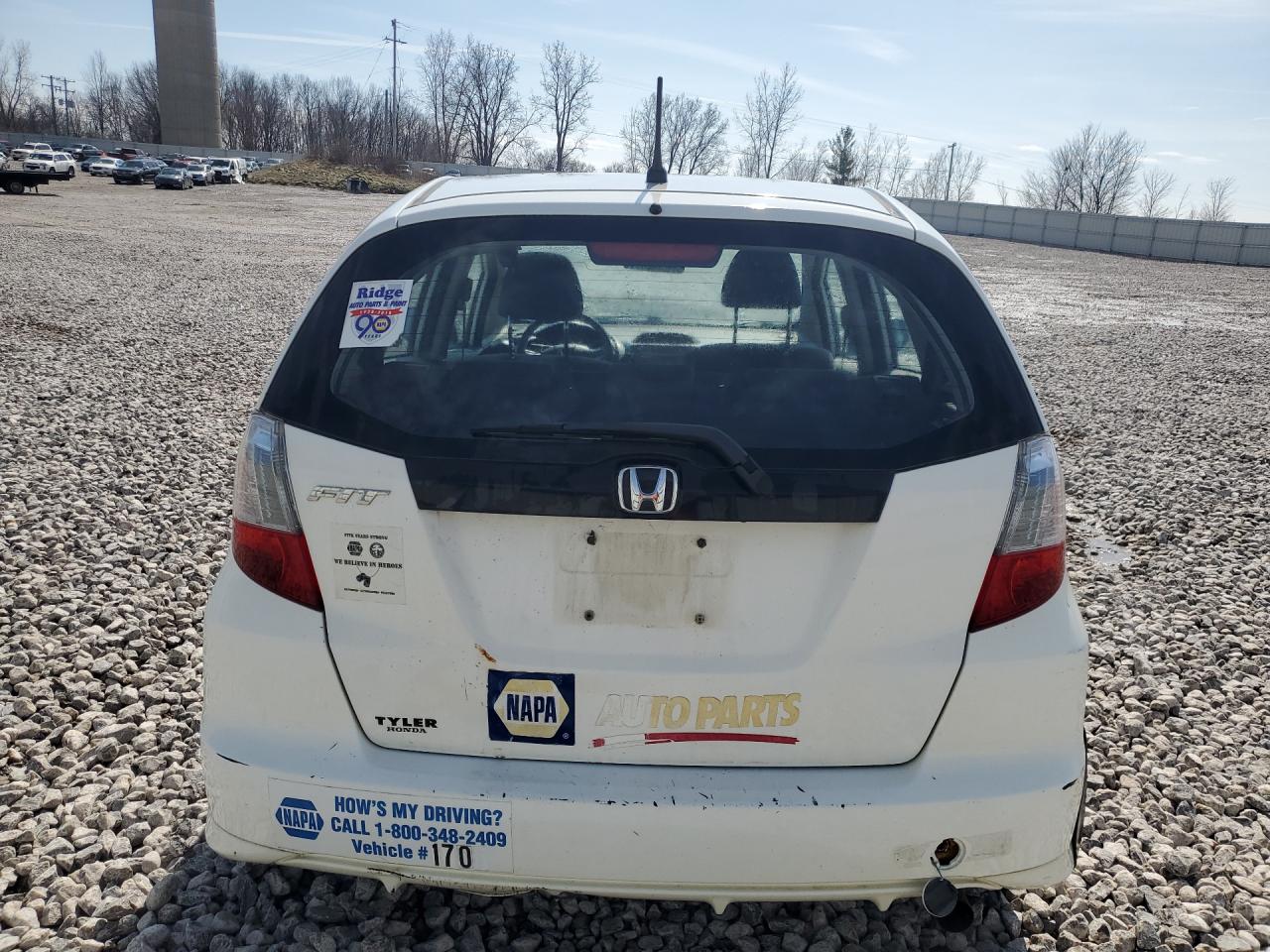 2013 Honda Fit Белый vin: JHMGE8H32DC048938 Damage: Lift Gate, Rust, 1 To 2 Inches