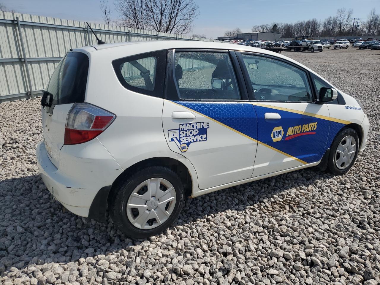 2013 Honda Fit Белый vin: JHMGE8H32DC048938 Damage: Right Qtr Panel, Dent(S) W/ Paint Dmg, 1 To 2 Inches