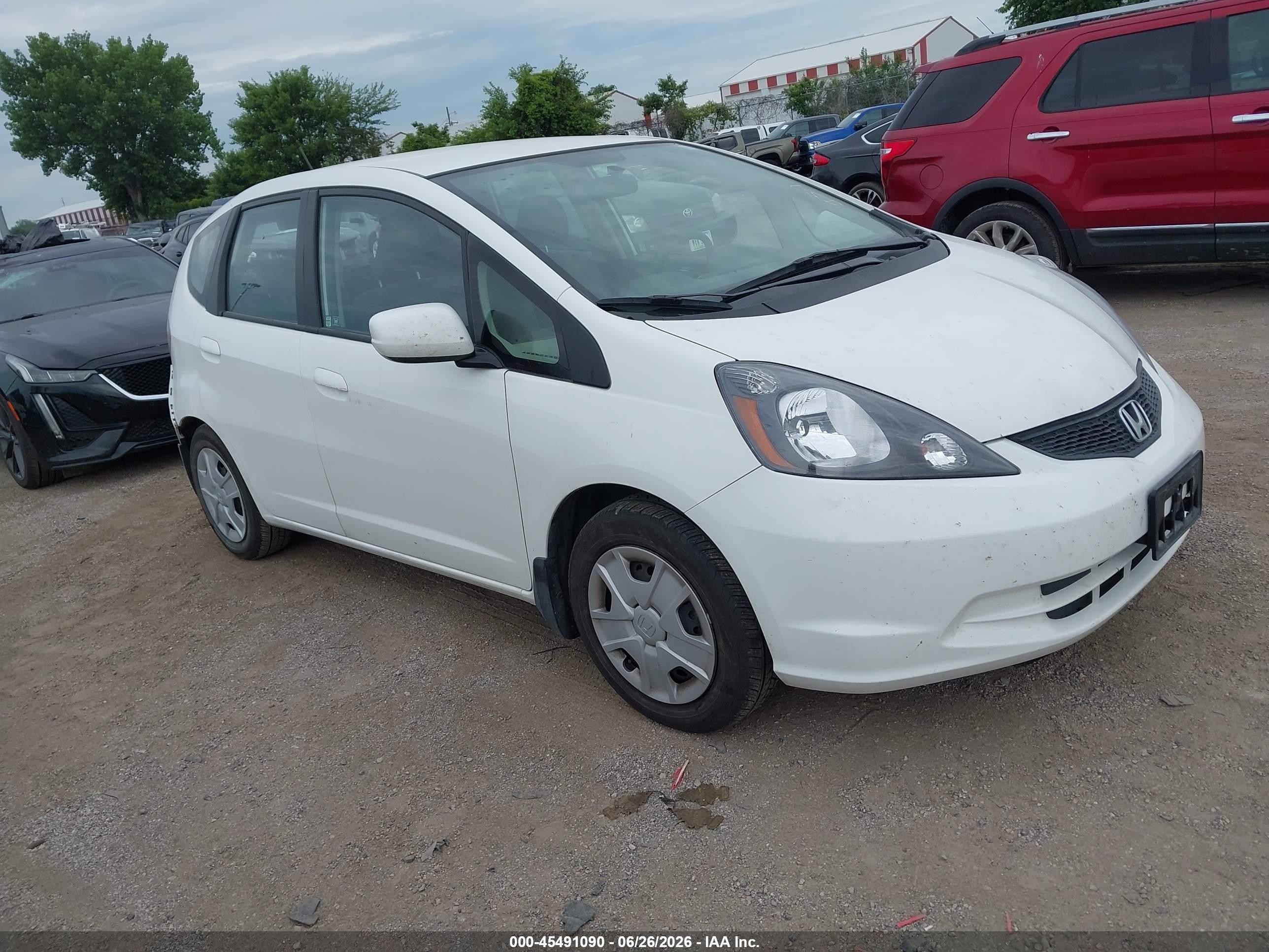 2013 Honda Fit   White vin: JHMGE8H32DC049703
