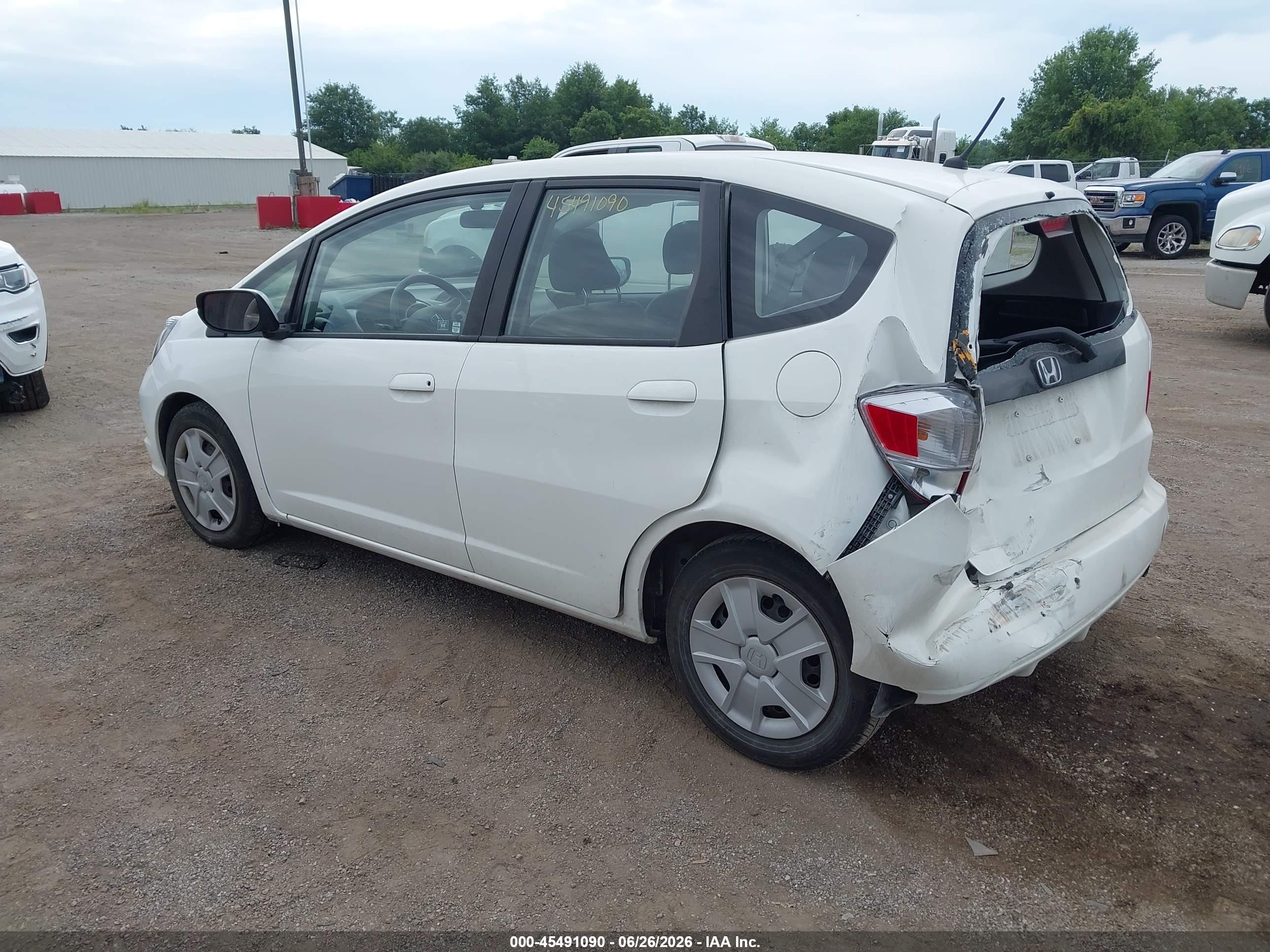 2013 Honda Fit   White vin: JHMGE8H32DC049703