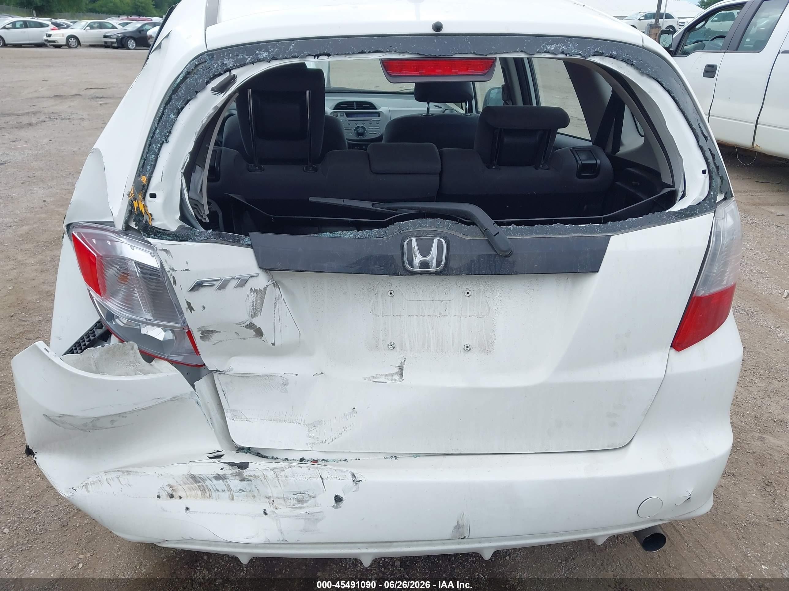 2013 Honda Fit   White vin: JHMGE8H32DC049703