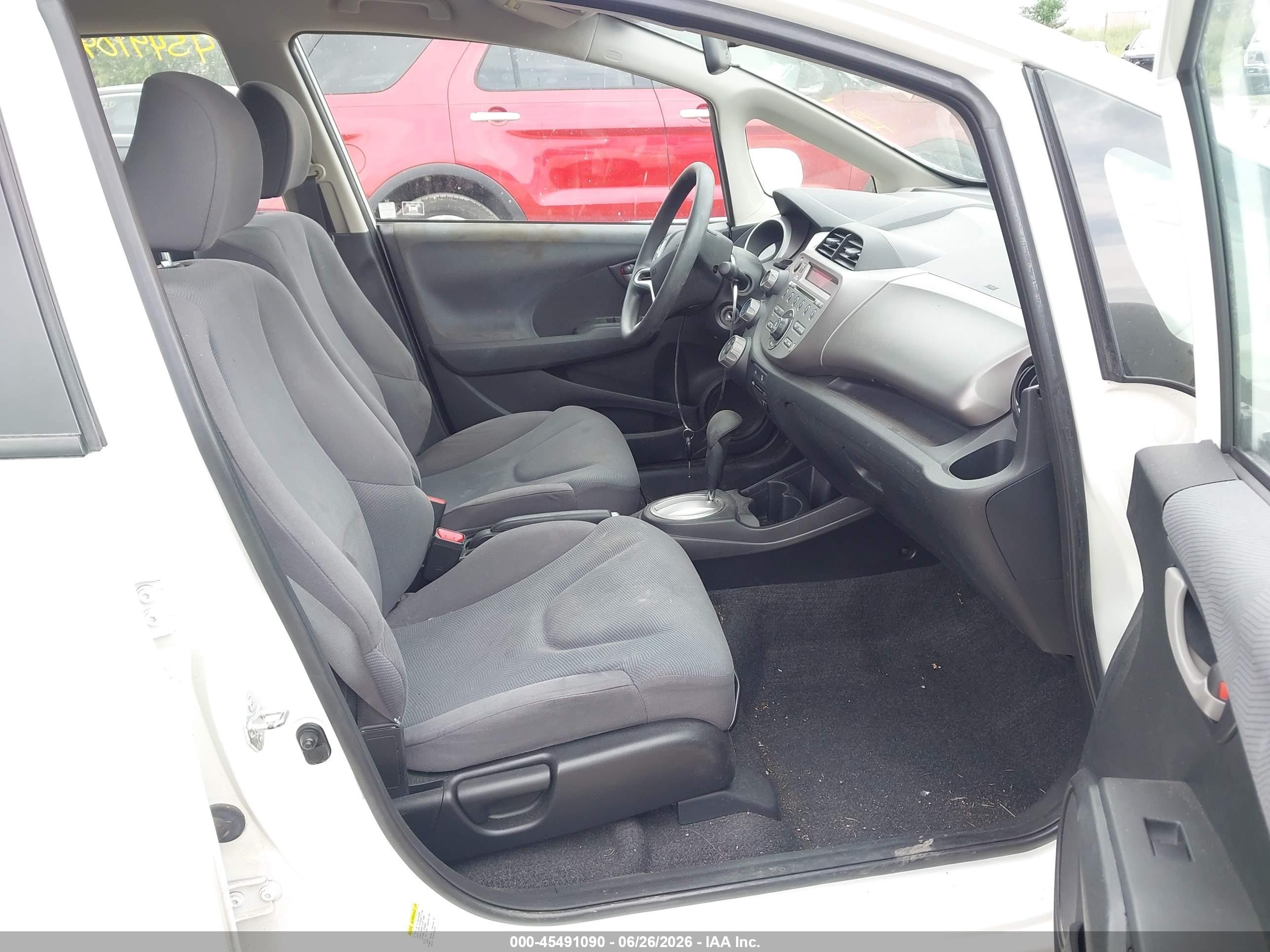2013 Honda Fit   White vin: JHMGE8H32DC049703