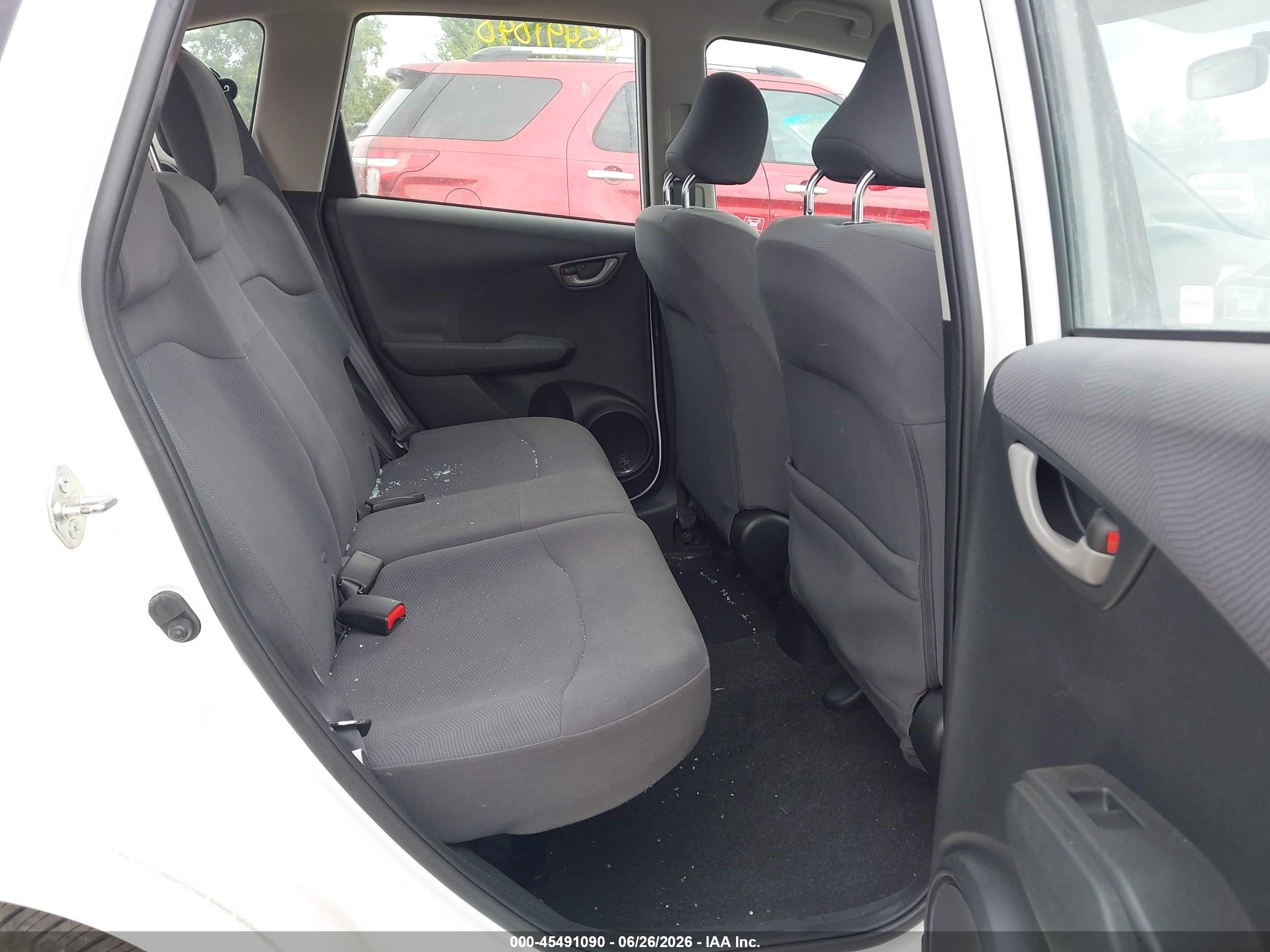 2013 Honda Fit   White vin: JHMGE8H32DC049703