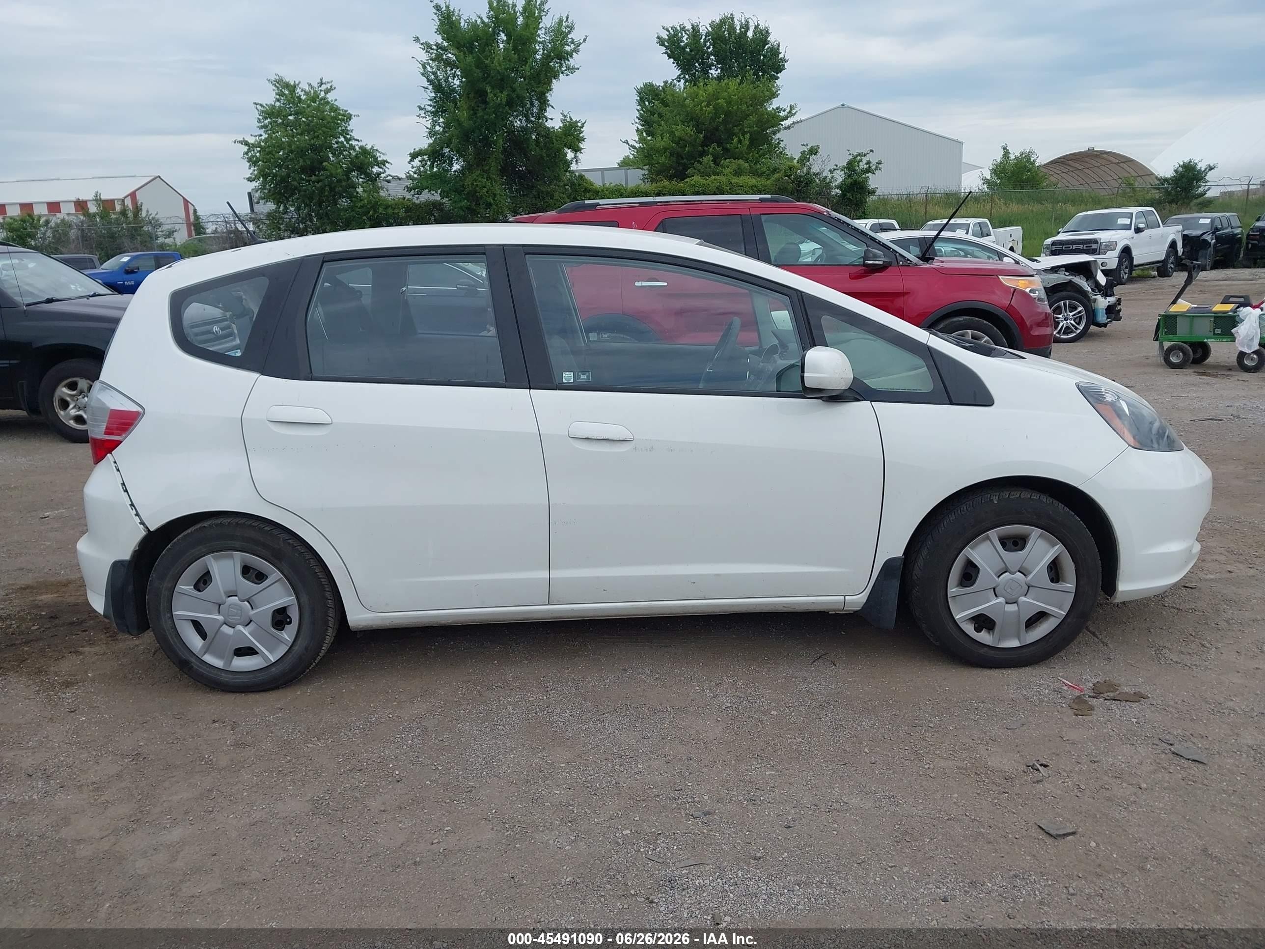 2013 Honda Fit   White vin: JHMGE8H32DC049703