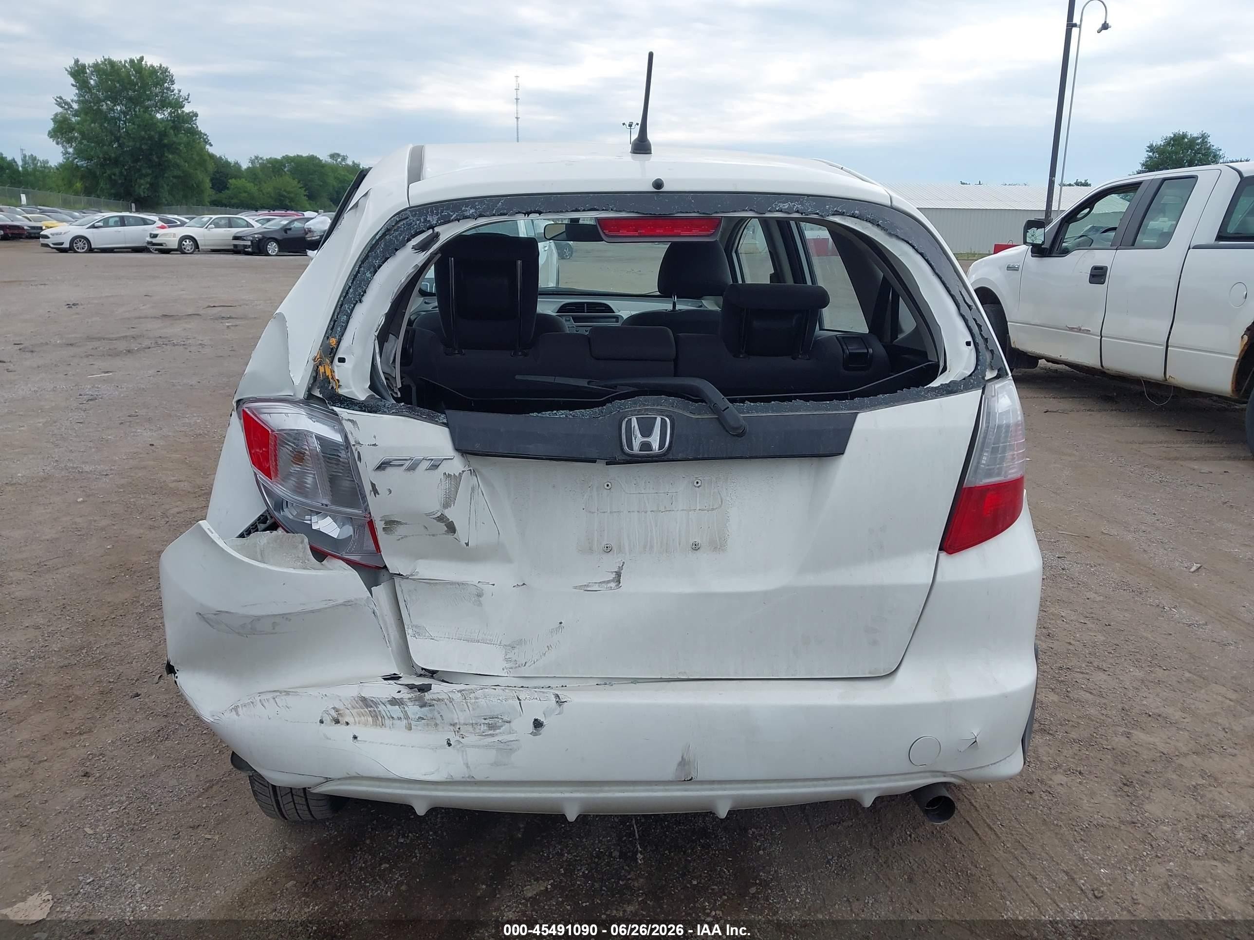 2013 Honda Fit   White vin: JHMGE8H32DC049703