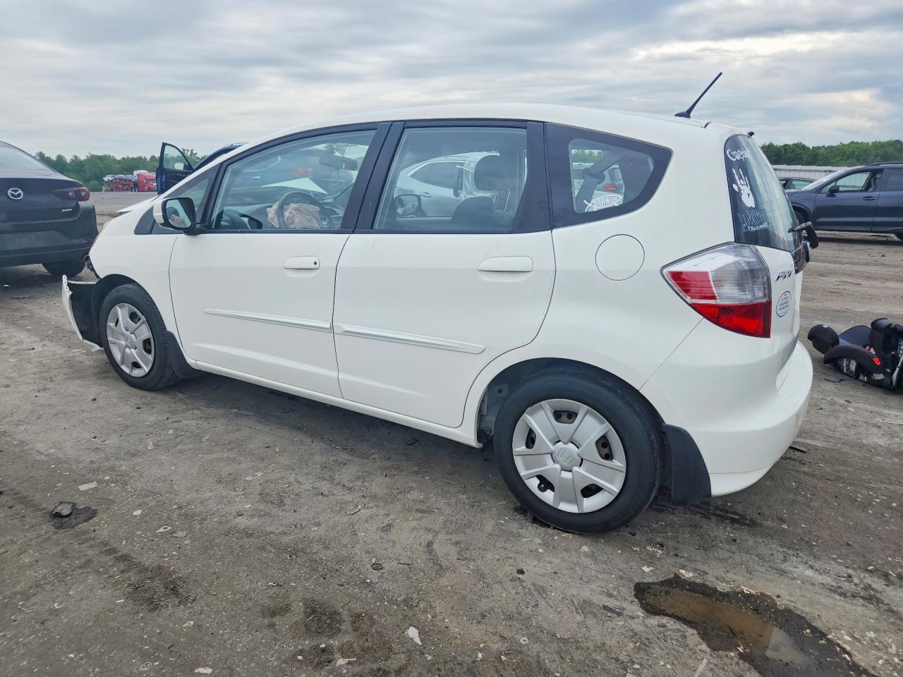 2013 Honda Fit White vin: JHMGE8H32DC080448