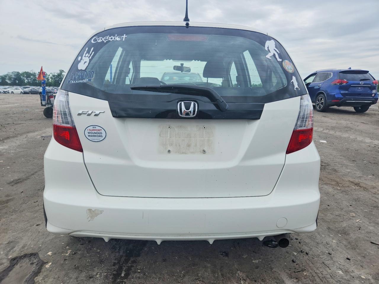 2013 Honda Fit White vin: JHMGE8H32DC080448