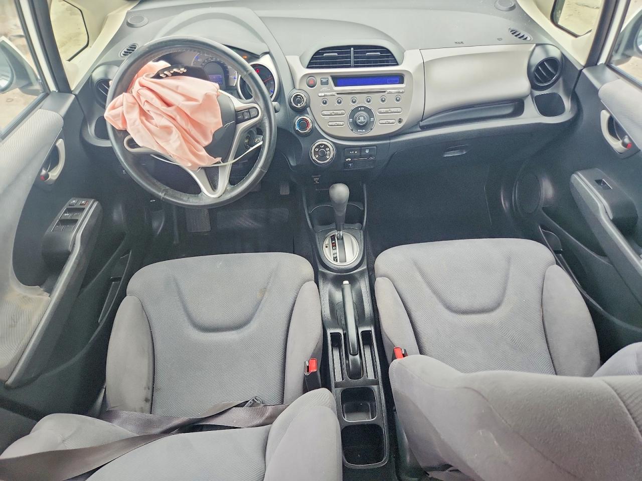 2013 Honda Fit White vin: JHMGE8H32DC080448