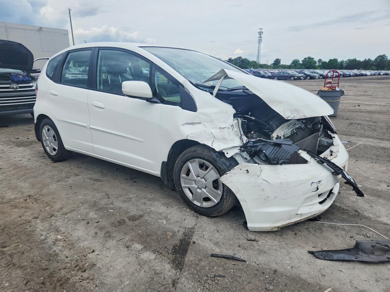 2013 Honda Fit White vin: JHMGE8H32DC080448
