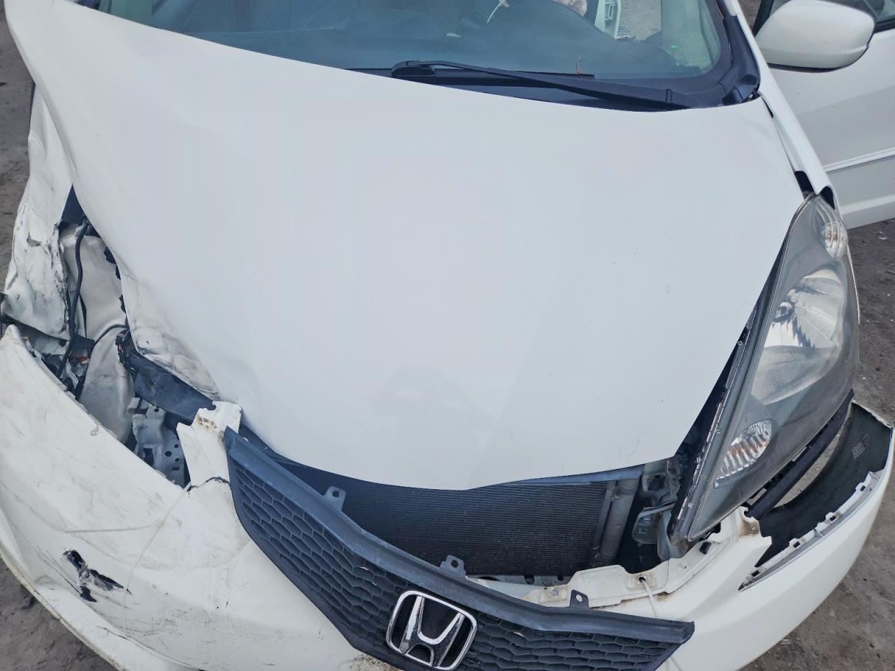 2013 Honda Fit White vin: JHMGE8H32DC080448