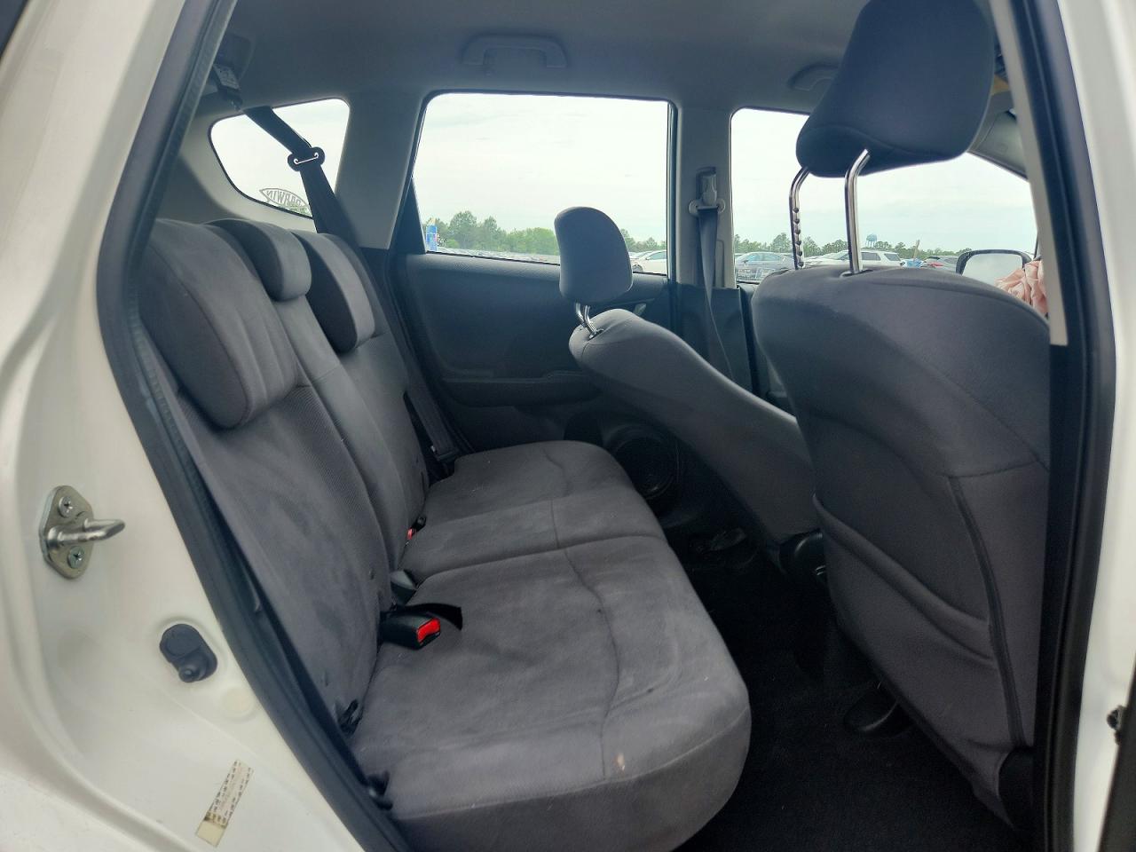 2013 Honda Fit White vin: JHMGE8H32DC080448