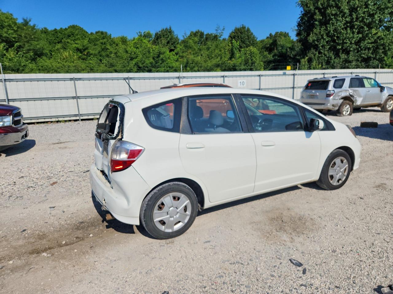 2013 Honda Fit White vin: JHMGE8H32DC082233