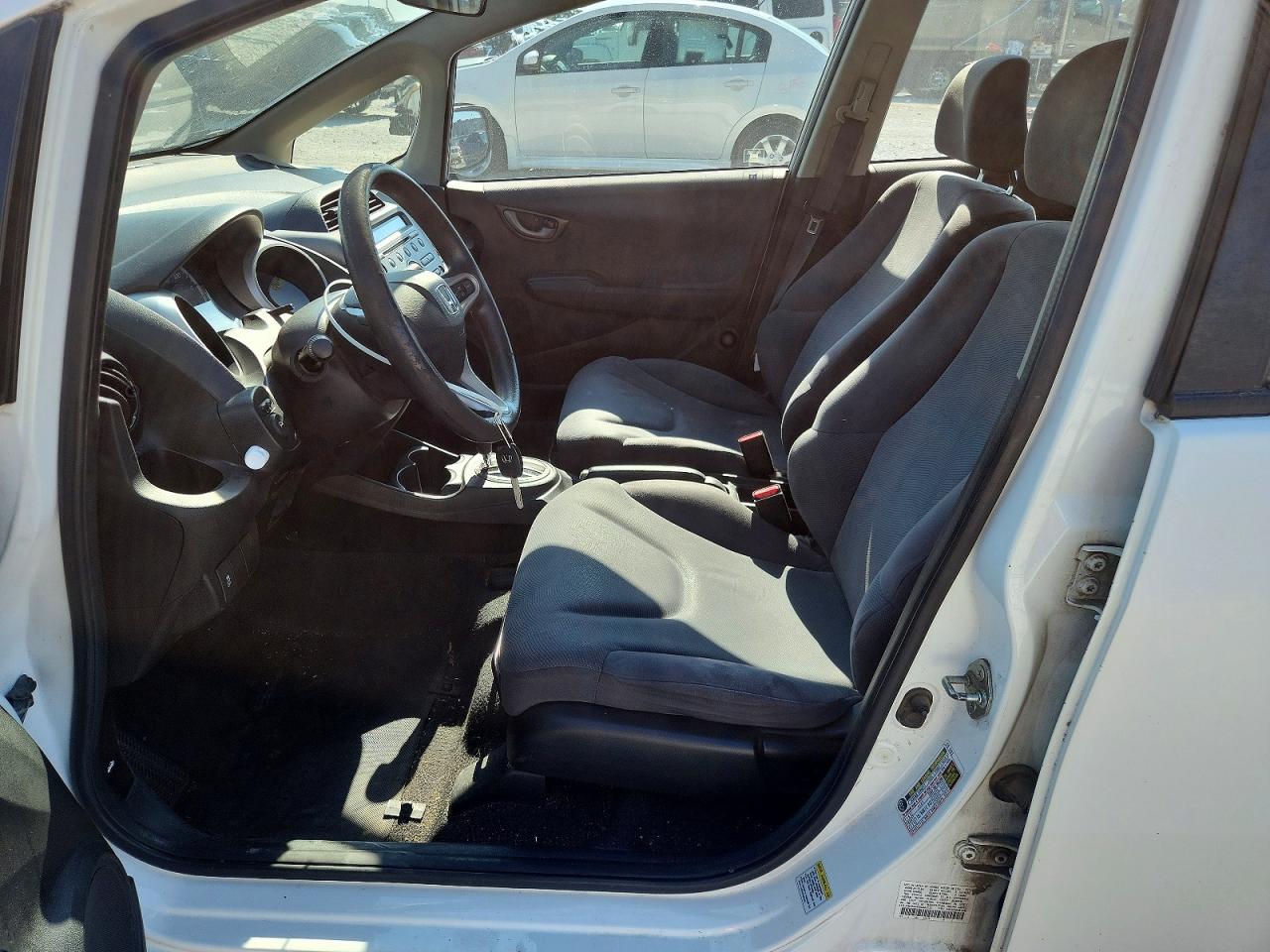 2013 Honda Fit White vin: JHMGE8H32DC082233