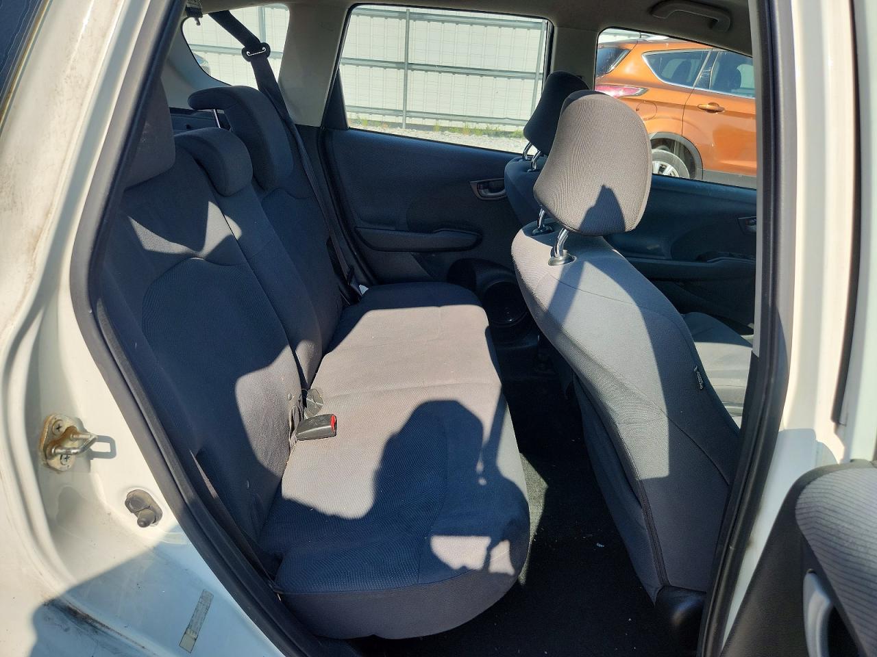 2013 Honda Fit White vin: JHMGE8H32DC082233