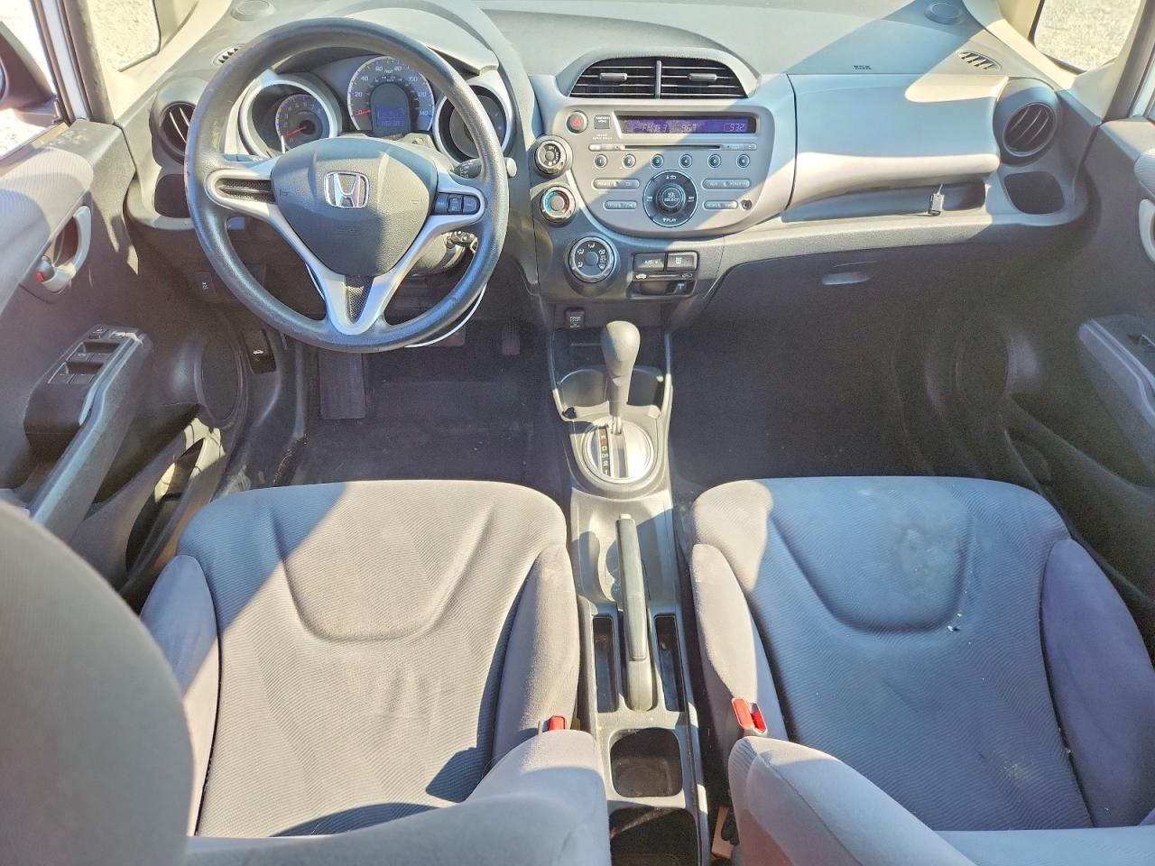 2013 Honda Fit White vin: JHMGE8H32DC082233
