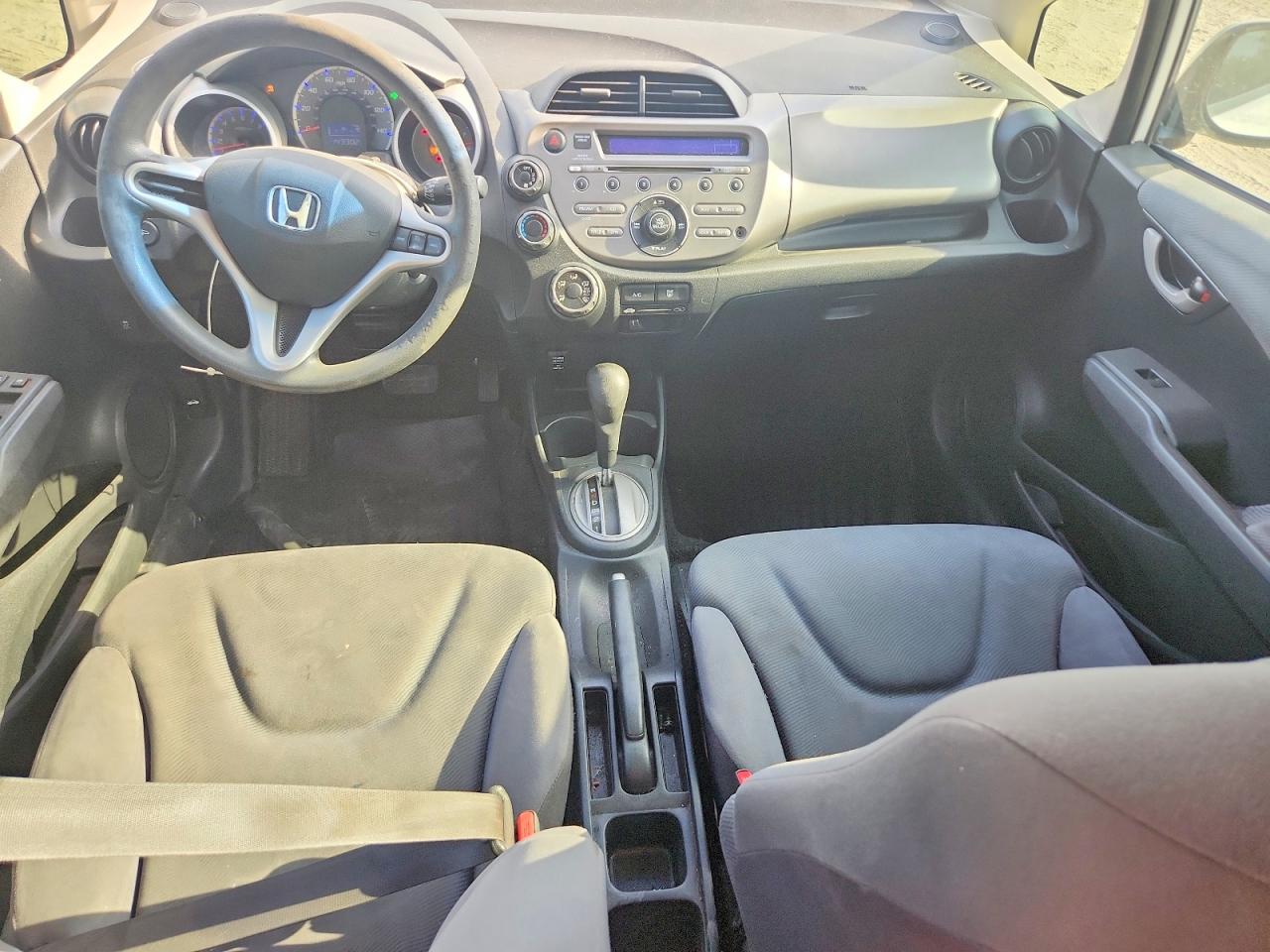 2012 Honda Fit Белый vin: JHMGE8H33CC024789