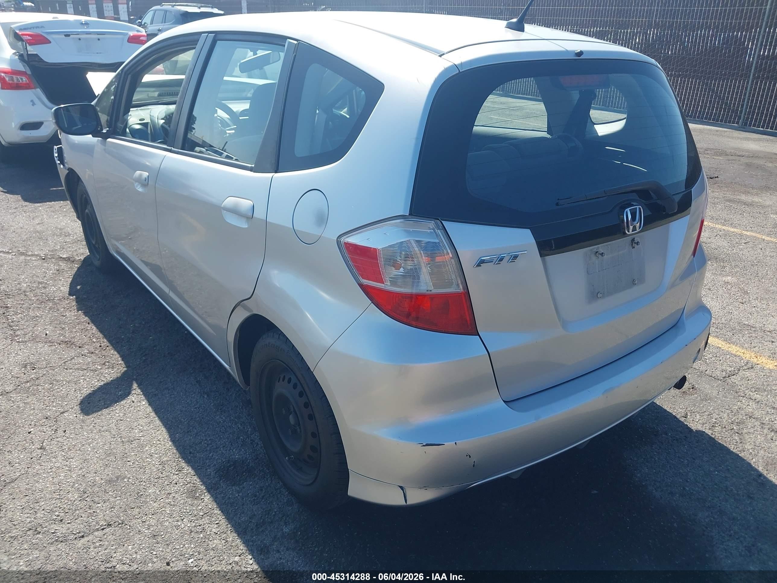 2012 Honda Fit   Silver vin: JHMGE8H33CC025313
