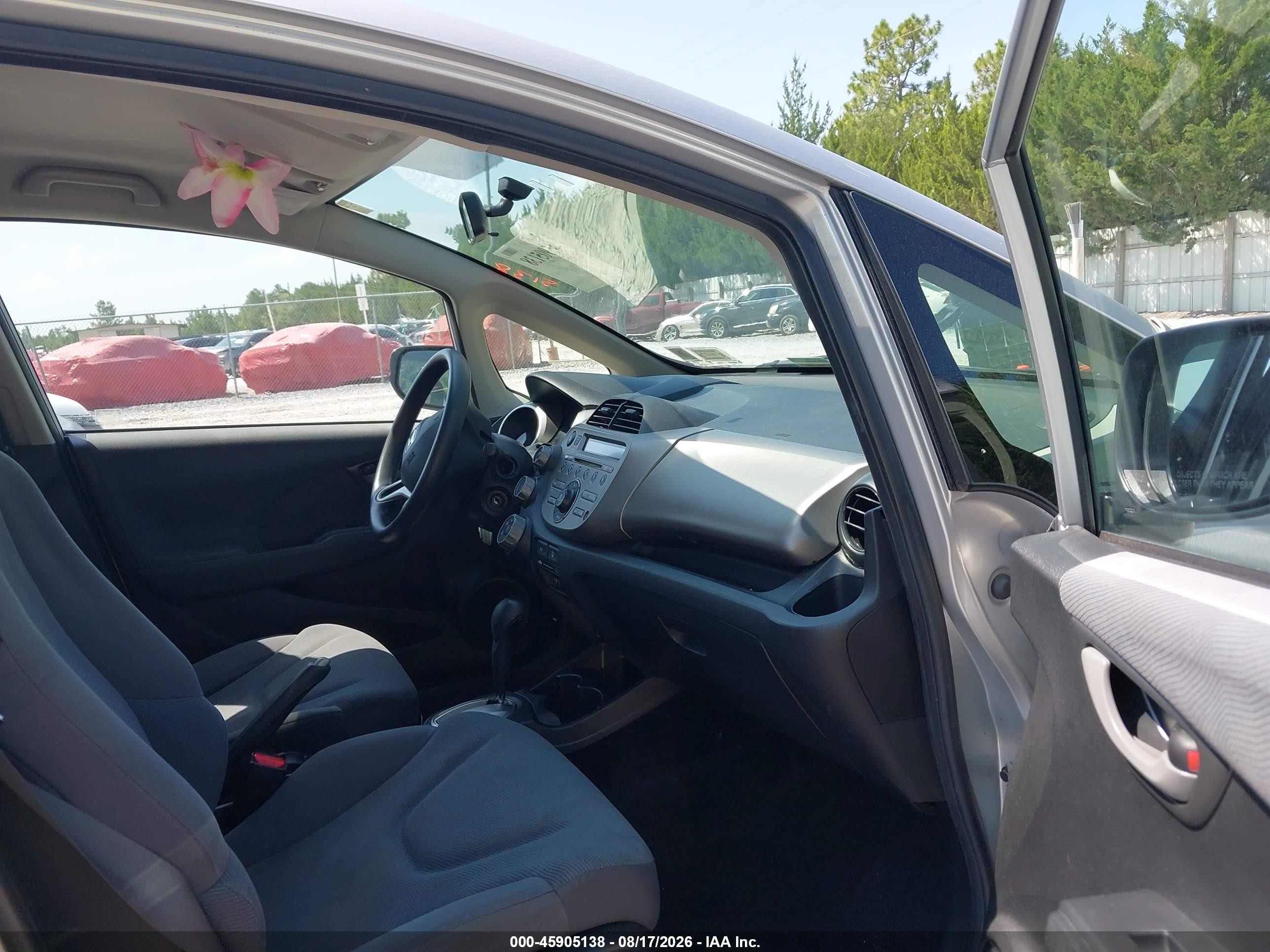 2013 Honda Fit   Silver vin: JHMGE8H33DC000476