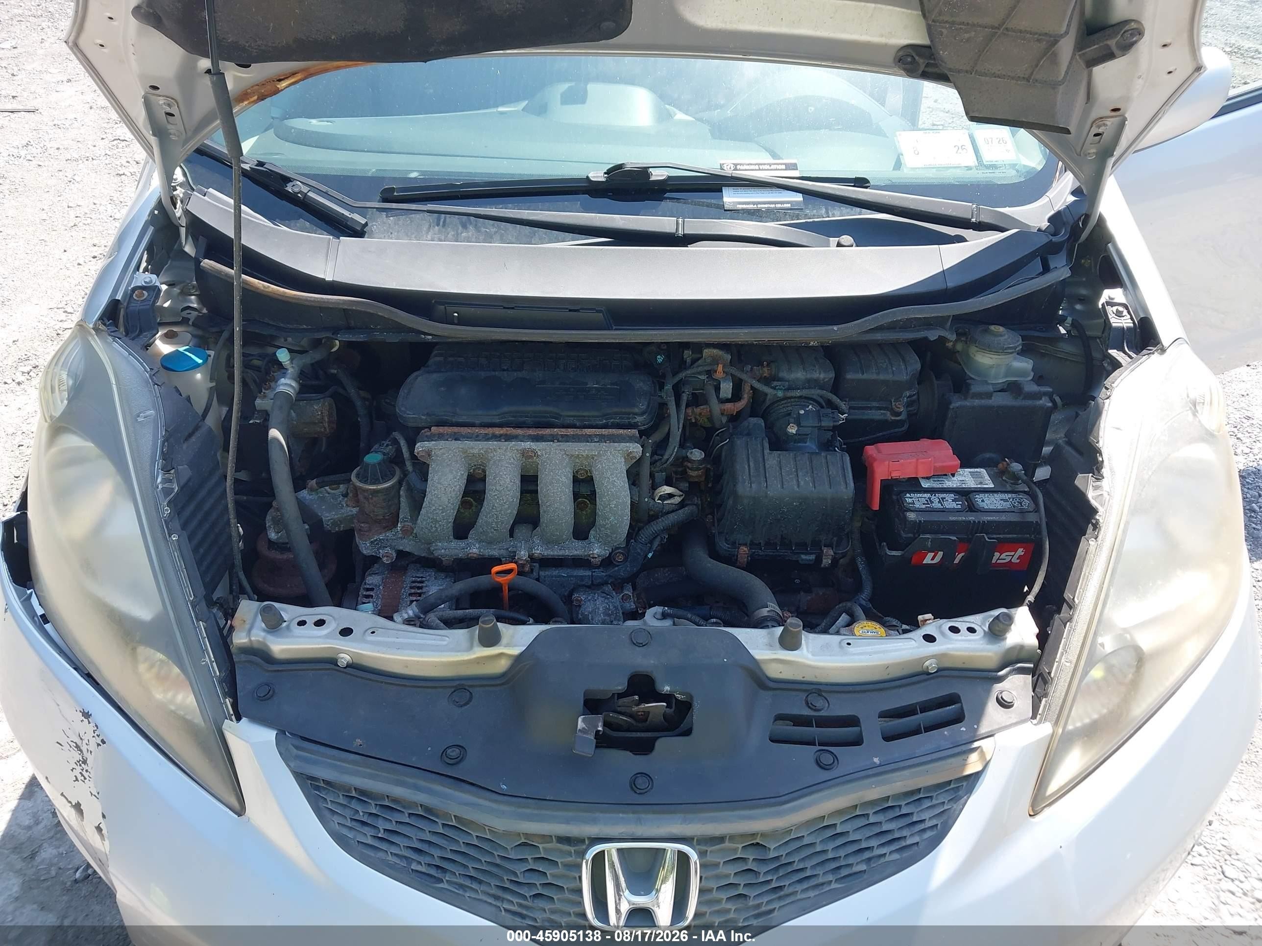 2013 Honda Fit   Silver vin: JHMGE8H33DC000476
