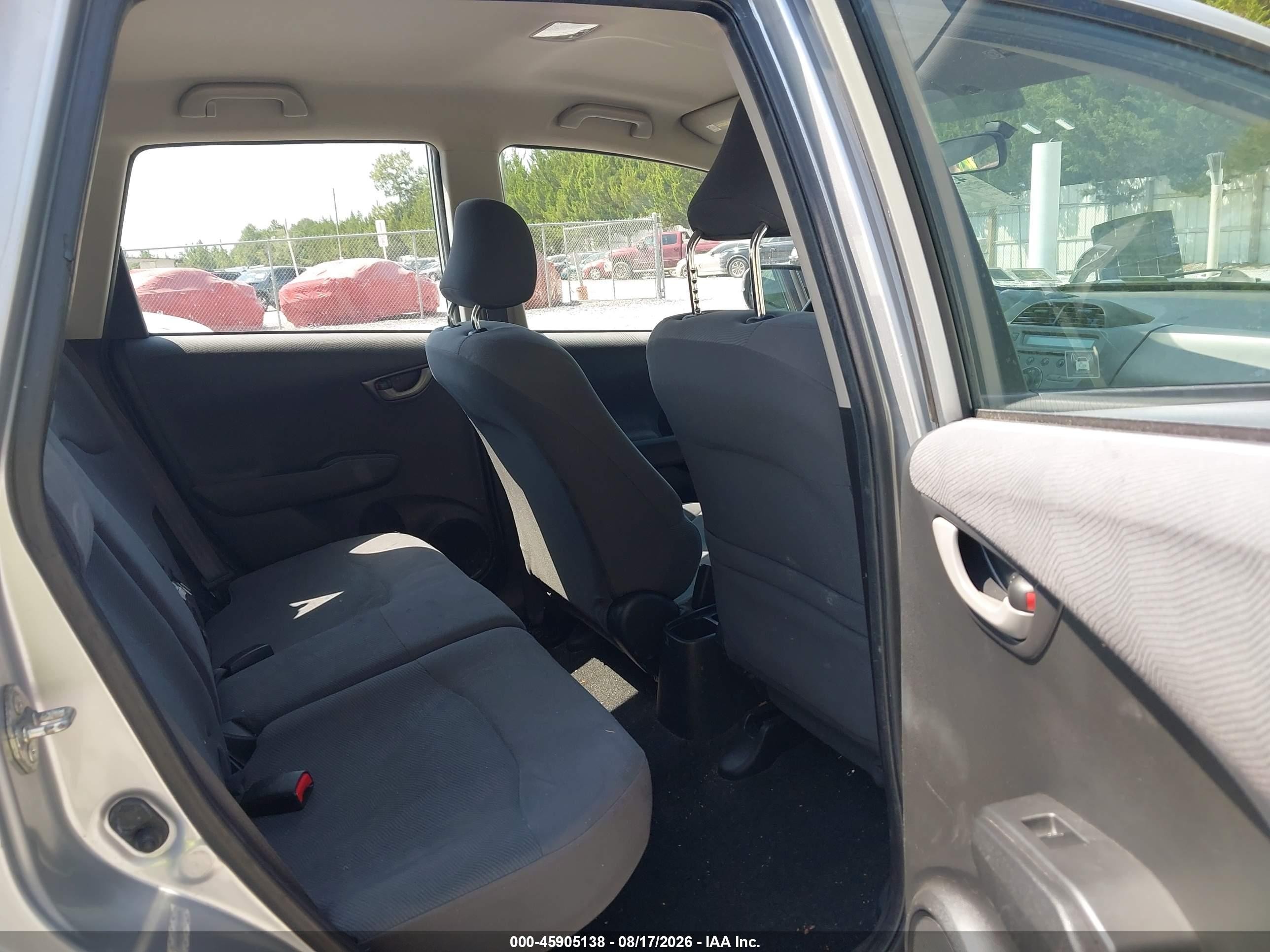 2013 Honda Fit   Silver vin: JHMGE8H33DC000476