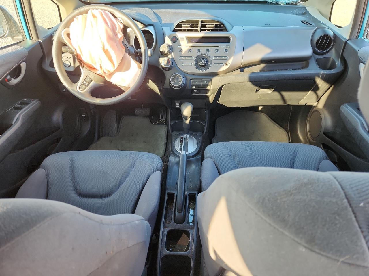 2013 Honda Fit Turquoise vin: JHMGE8H33DC010327