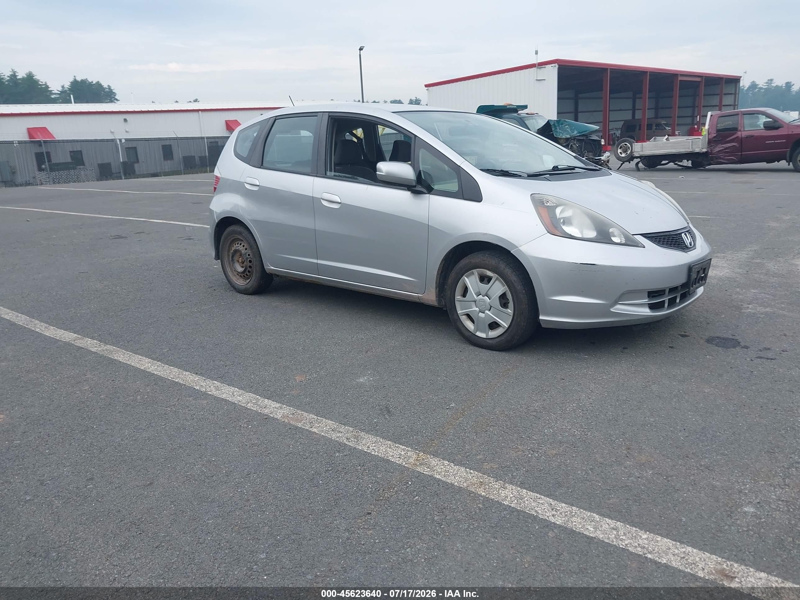 2013 Honda Fit   Серебряный vin: JHMGE8H33DC025247