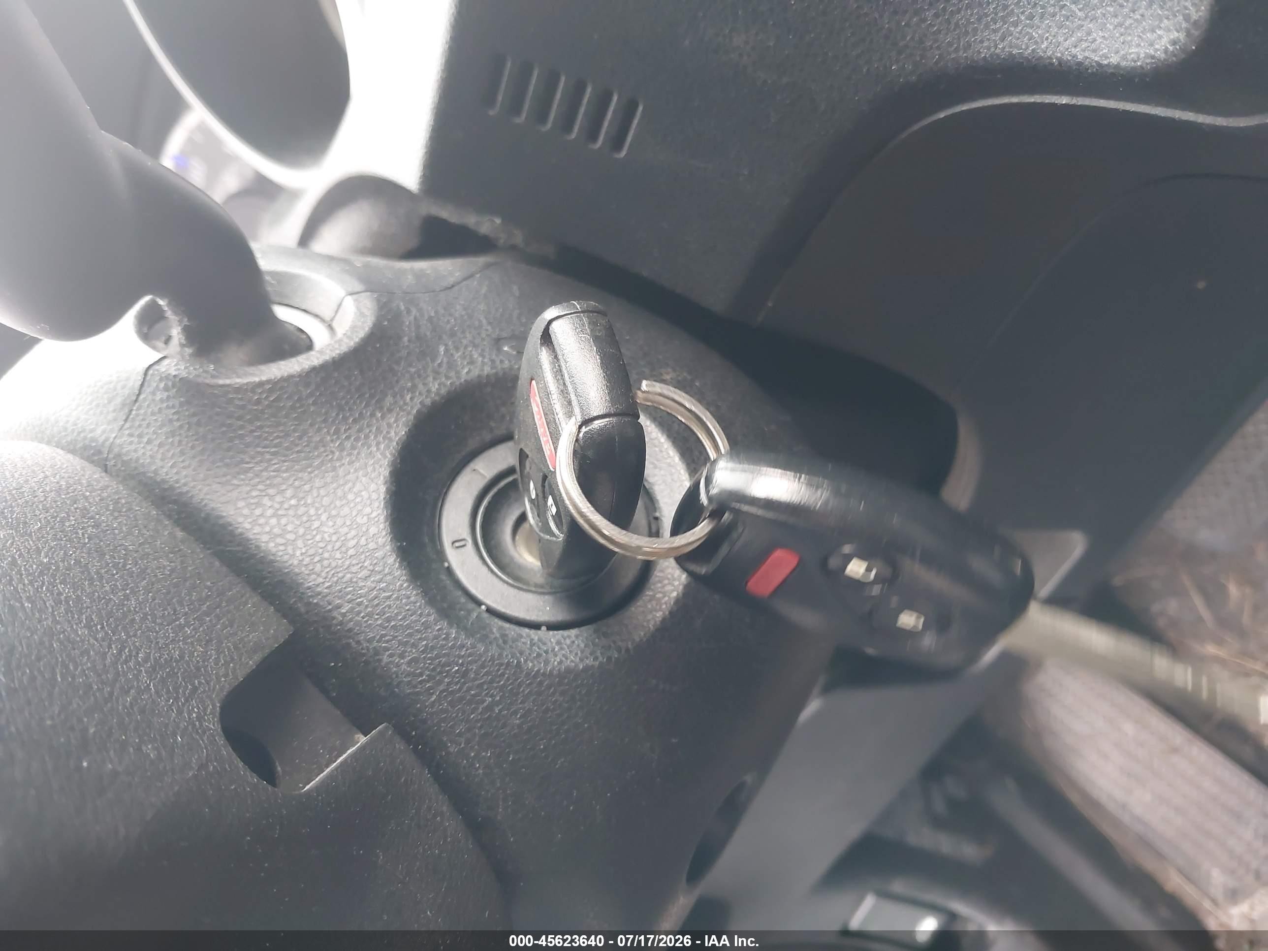 2013 Honda Fit   Silver vin: JHMGE8H33DC025247