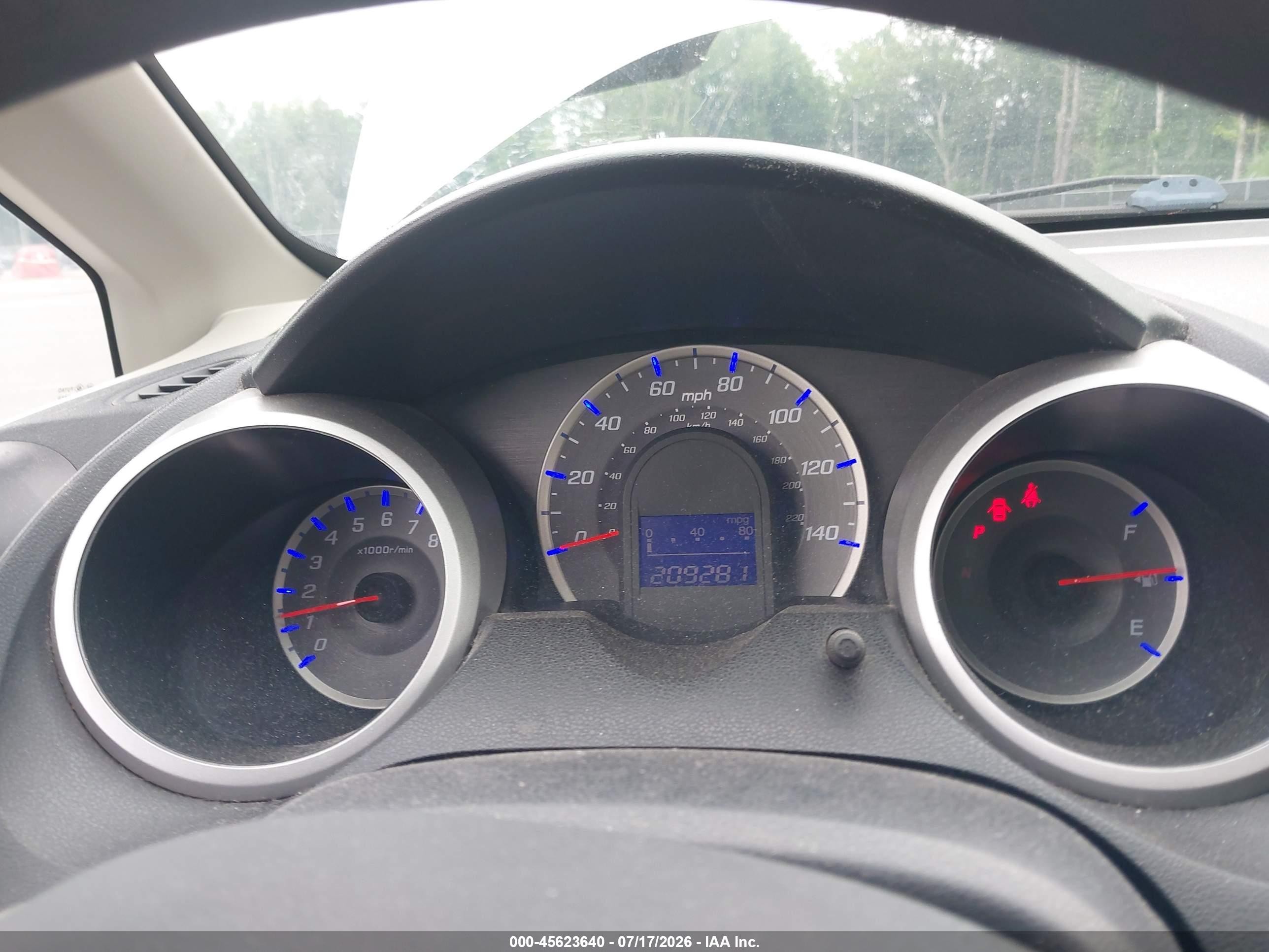 2013 Honda Fit   Silver vin: JHMGE8H33DC025247