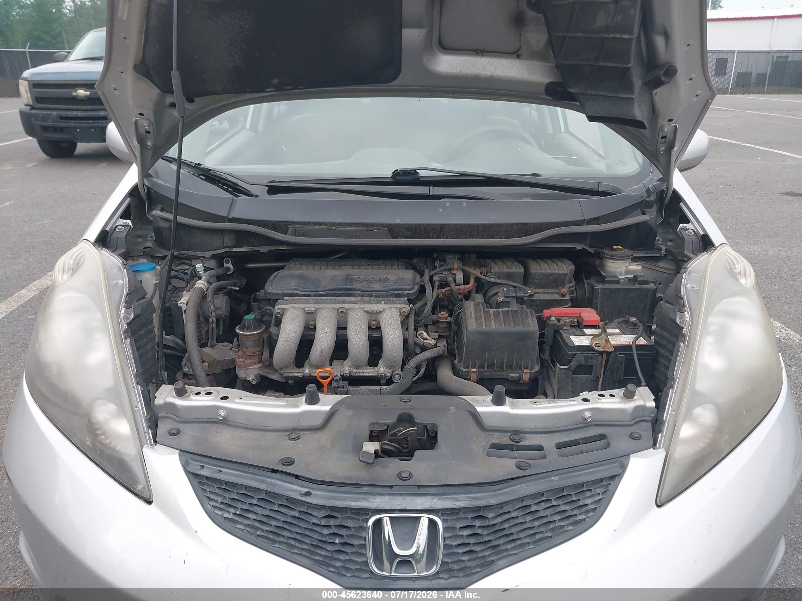 2013 Honda Fit   Silver vin: JHMGE8H33DC025247