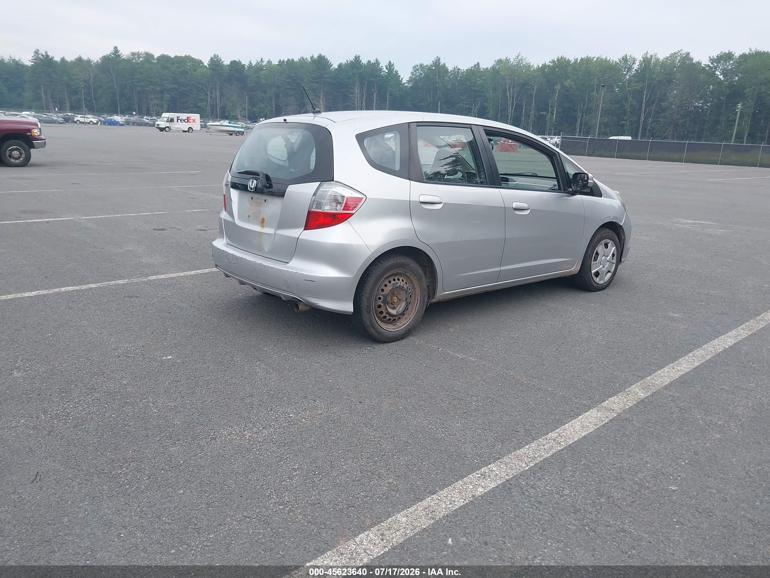 2013 Honda Fit   Silver vin: JHMGE8H33DC025247