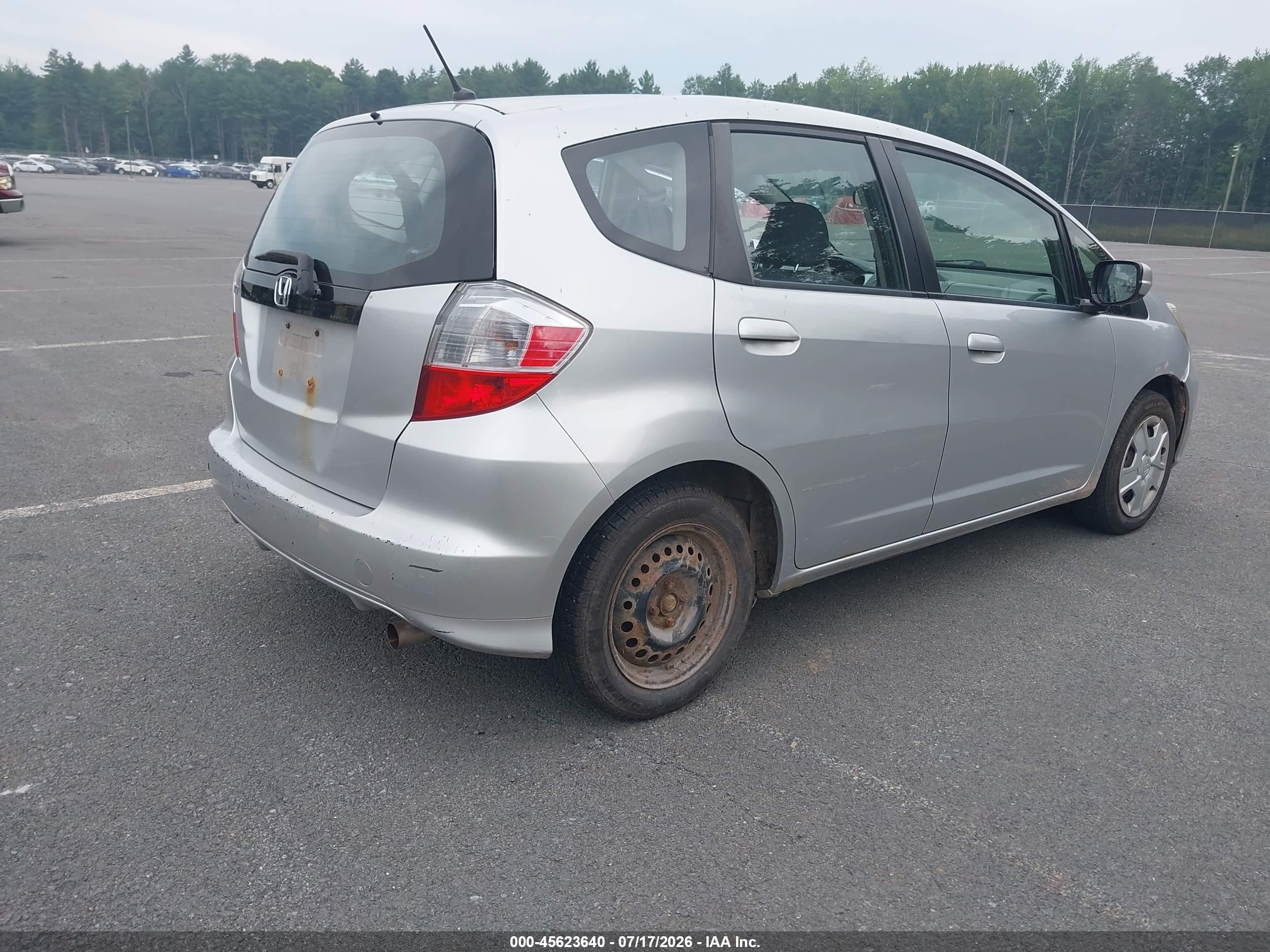 2013 Honda Fit   Silver vin: JHMGE8H33DC025247