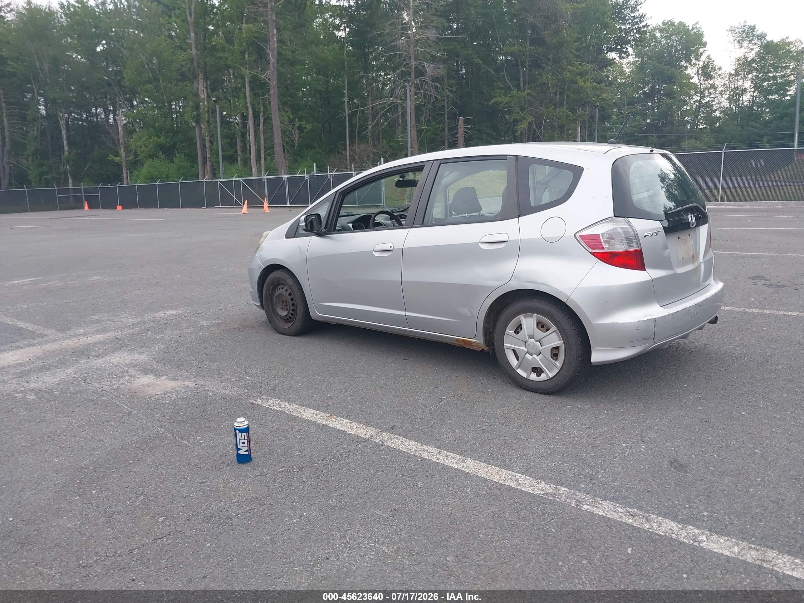 2013 Honda Fit   Silver vin: JHMGE8H33DC025247
