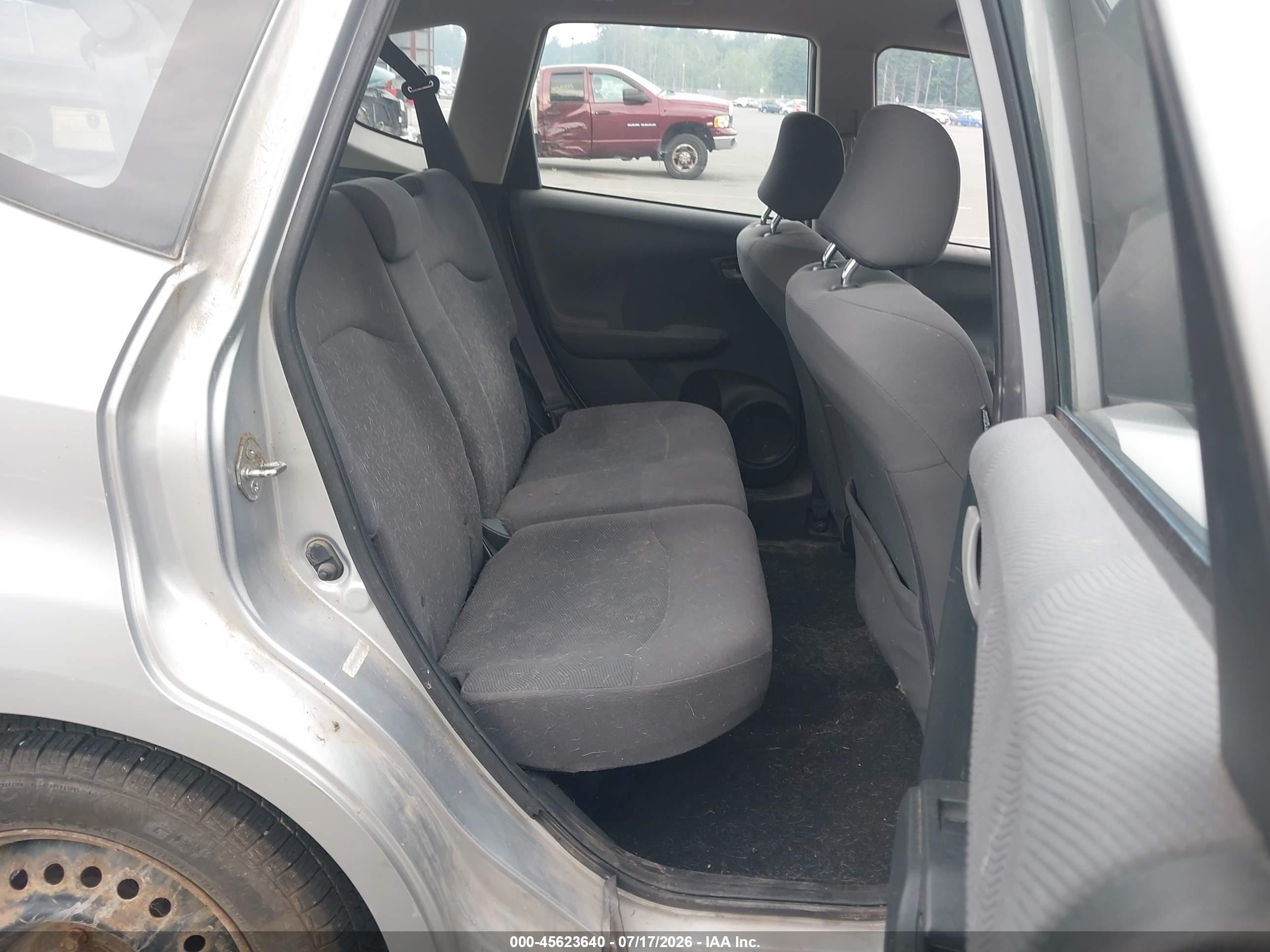 2013 Honda Fit   Silver vin: JHMGE8H33DC025247