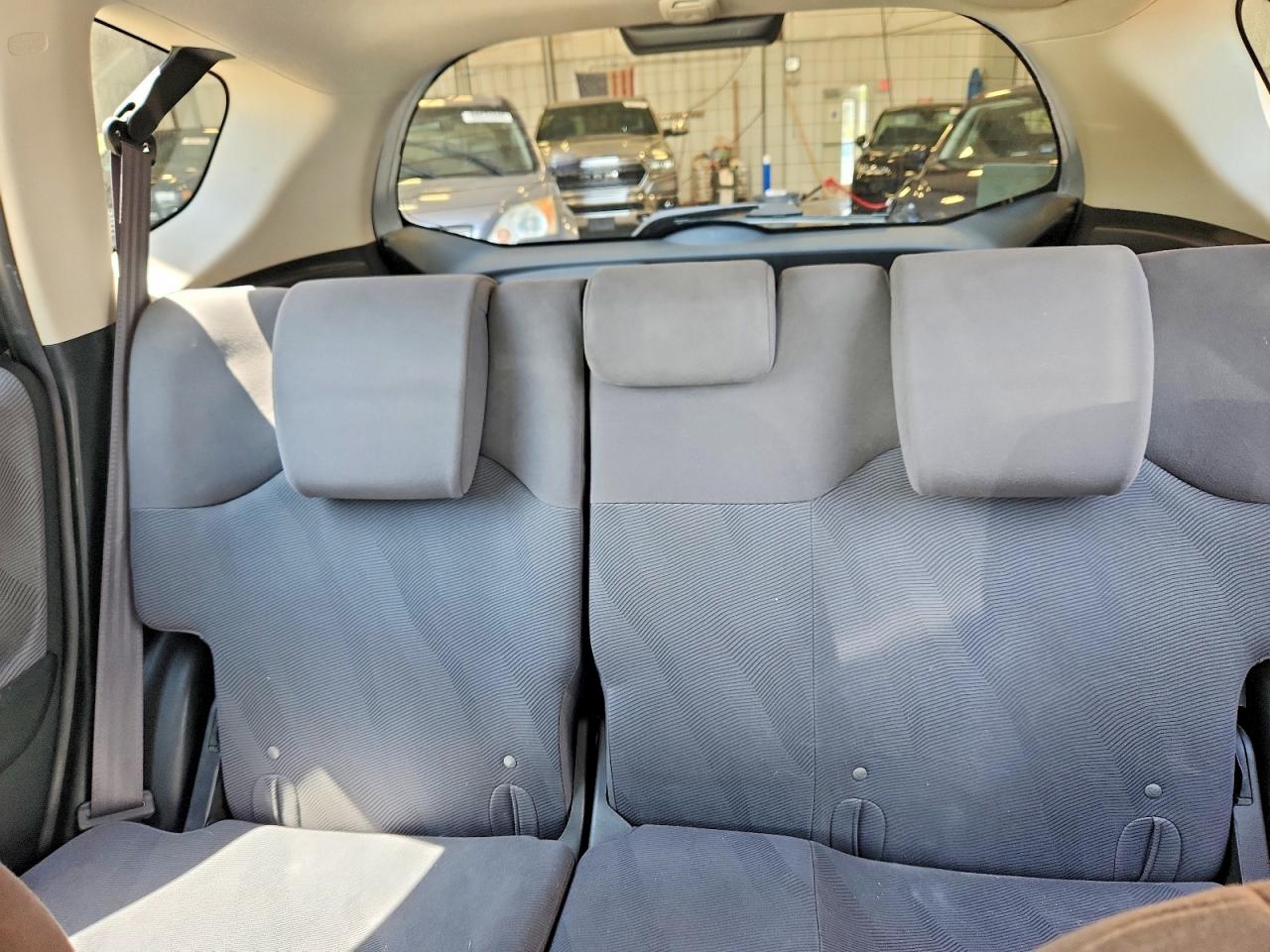 2013 Honda Fit Silver vin: JHMGE8H33DC029508