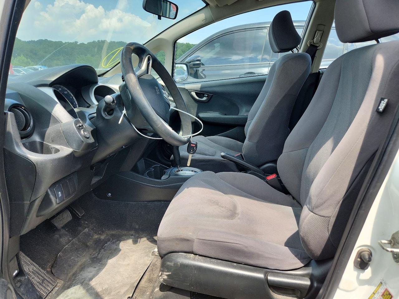 2013 Honda Fit White vin: JHMGE8H33DC036233