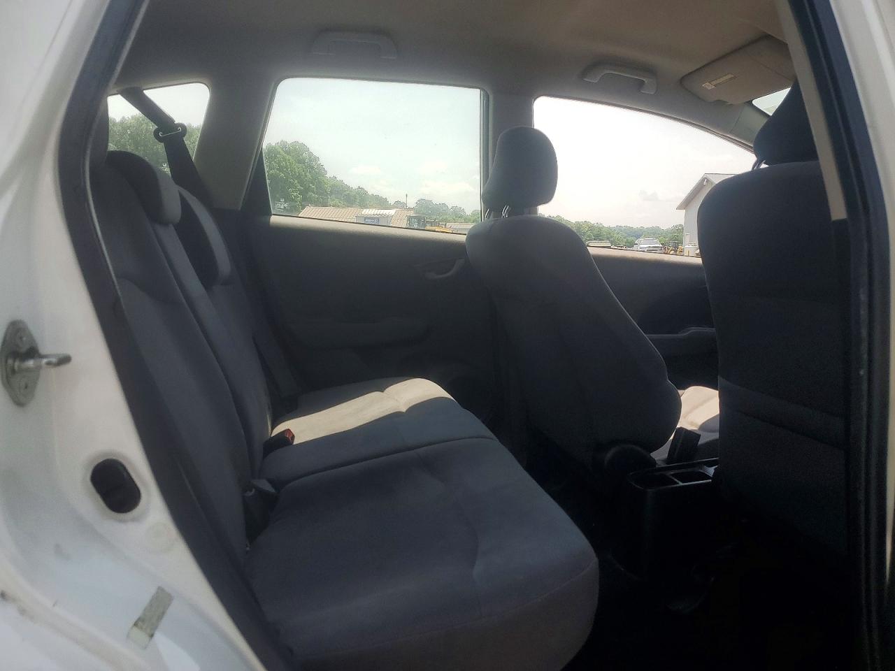 2013 Honda Fit White vin: JHMGE8H33DC036233